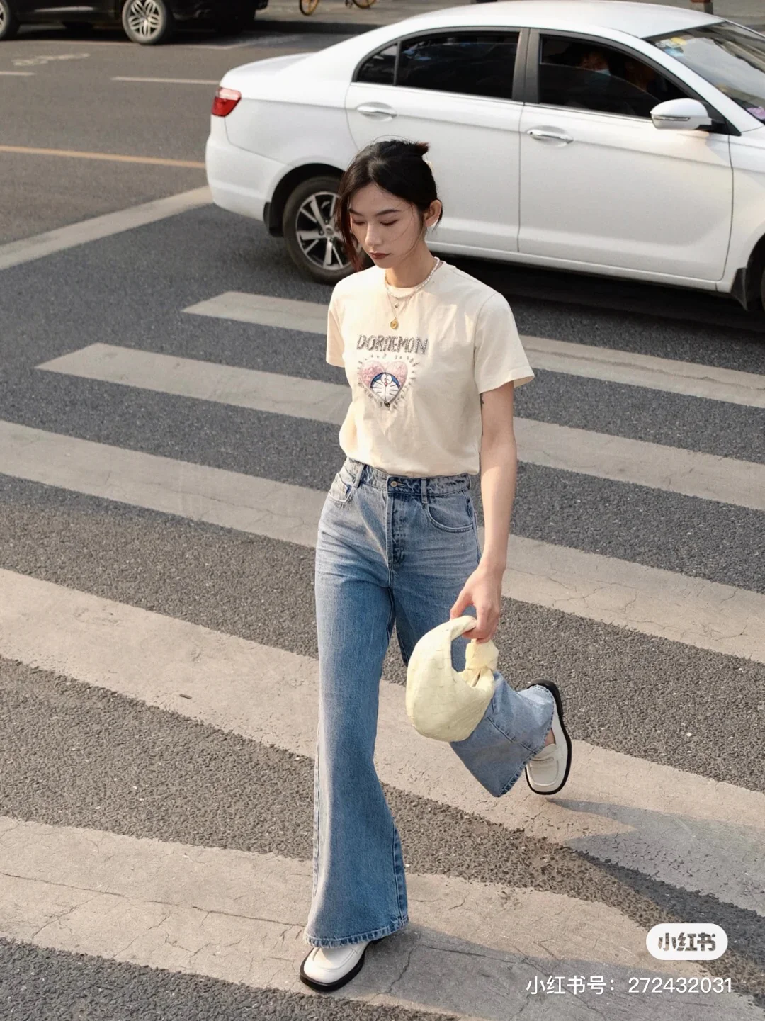 Мини-сумочка BV Mini Jodie в виде круассана - Фото на фото - 1