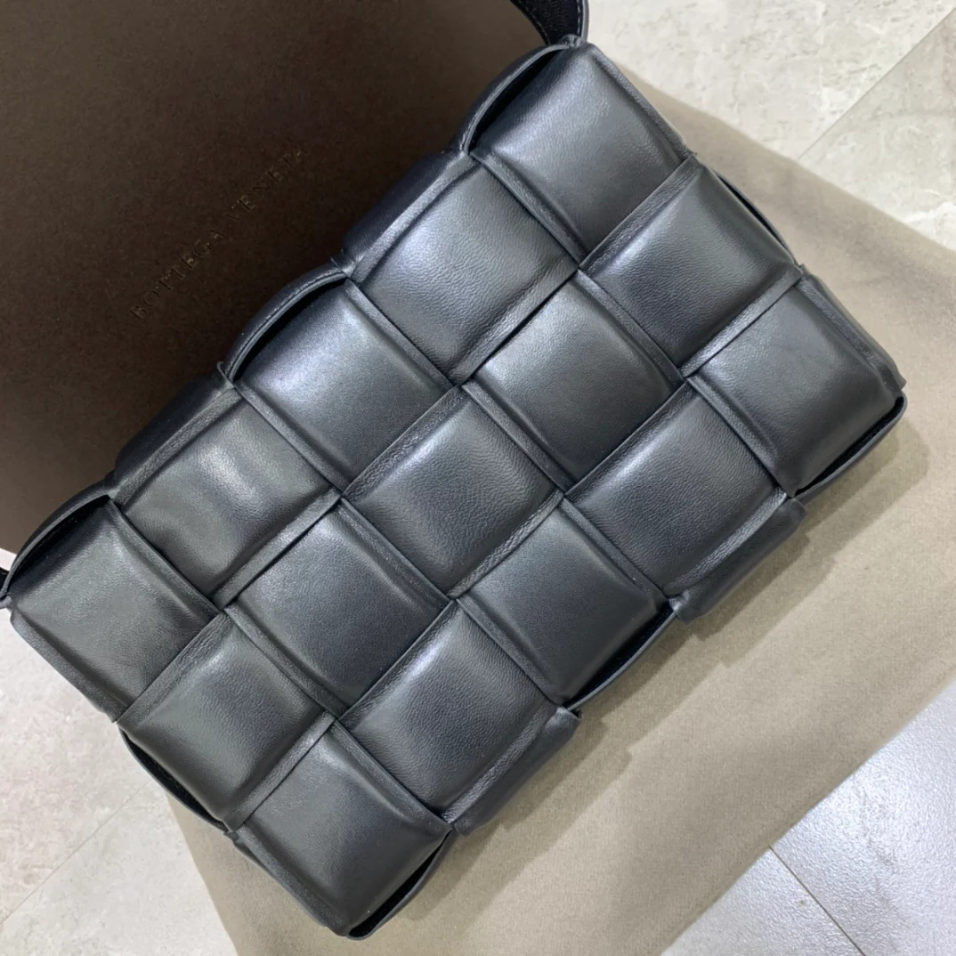 Сумка-мешок для кассет BV из плетеной кожи/подушка/телячья кожа/26х18х8 см/2