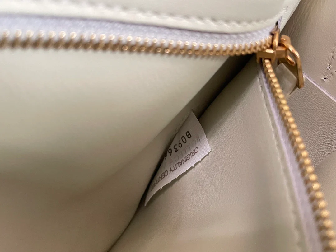 Сумка-переноска BV из зернистой кожи, 23х15х5 см.