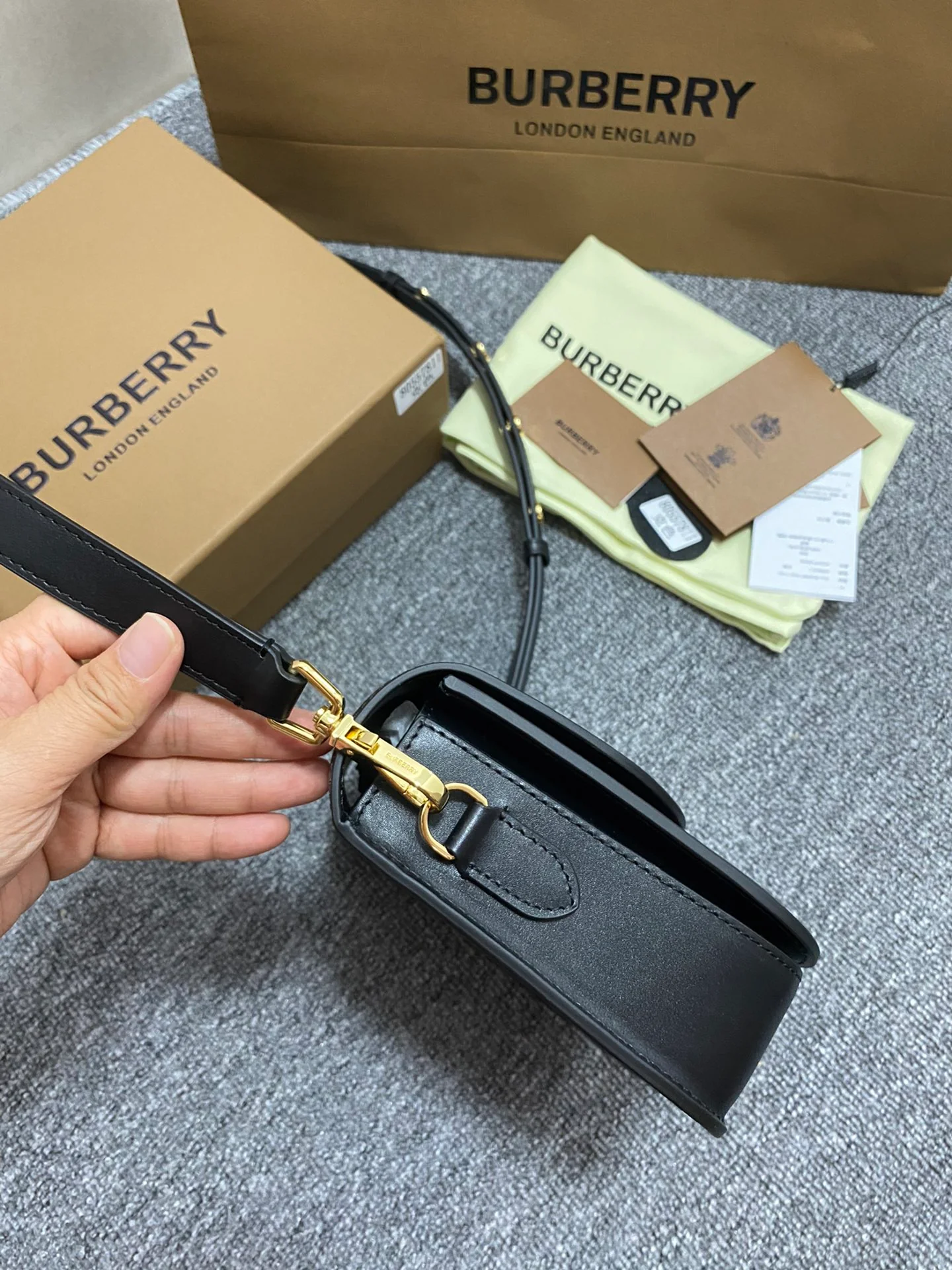 Сумка Burberry Elizabeth, маленькая, черная.