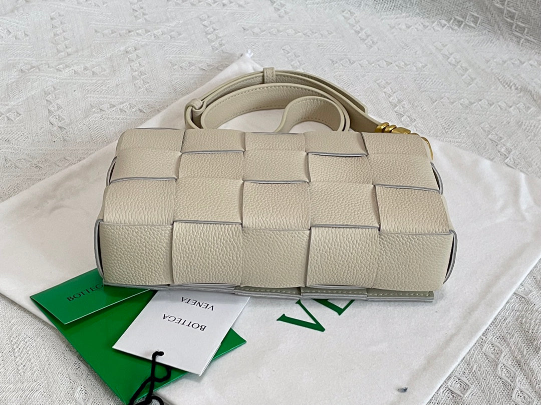 Сумка-переноска BV из зернистой кожи, 23х15х5 см.