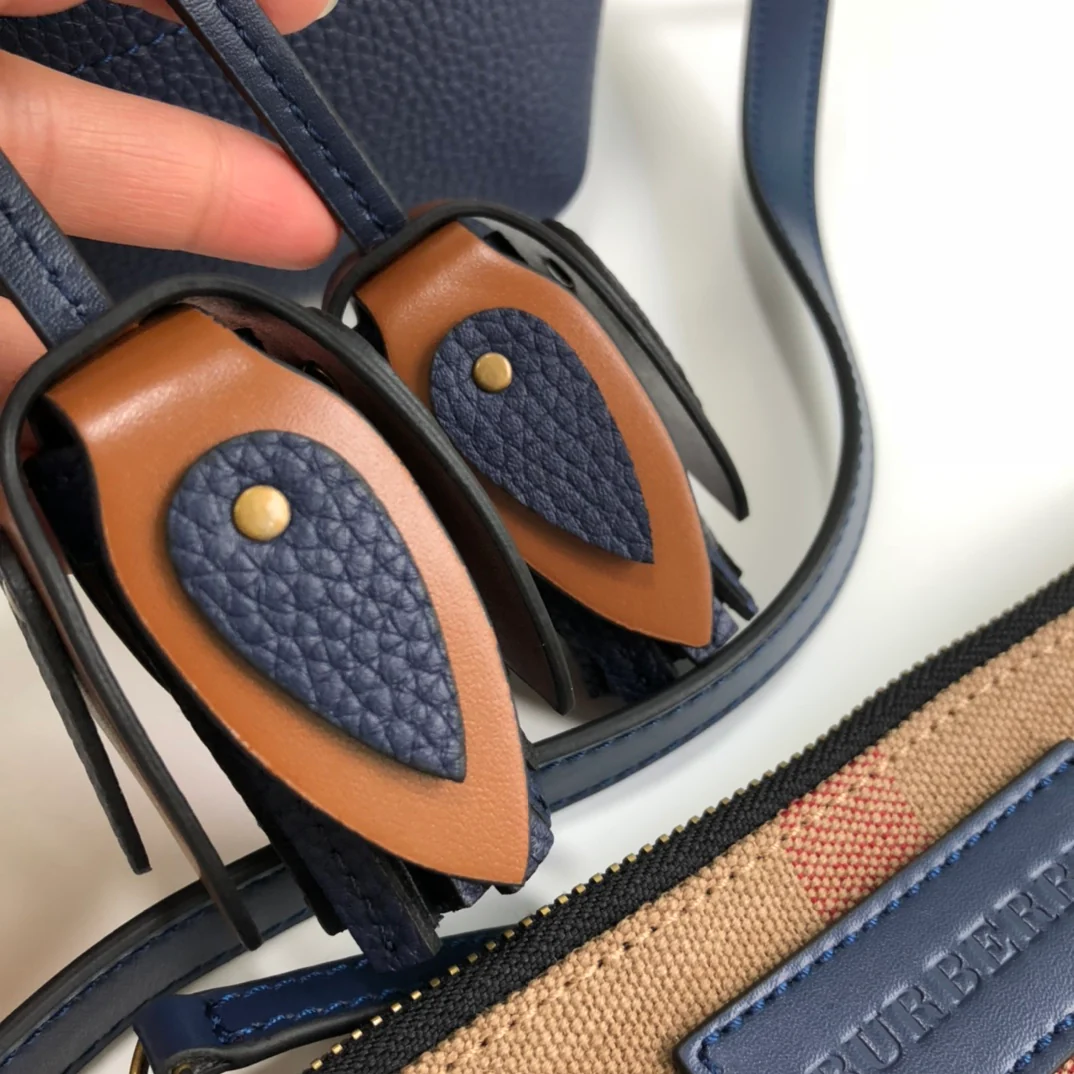 Сумка-ведро Burberry из канваса в клетку - черная