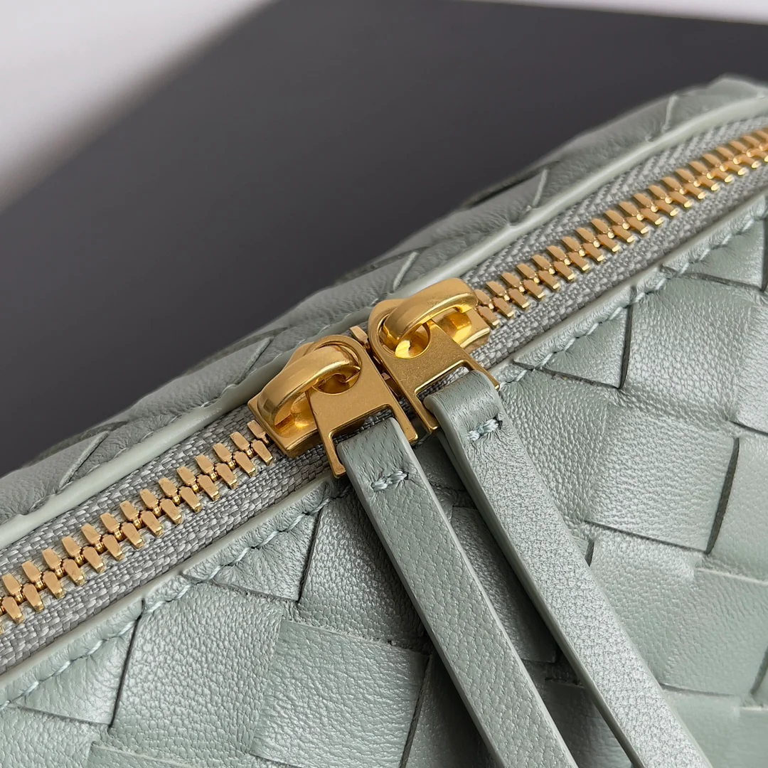 Сумка-мессенджер BV Concert Pouch Crossbody Bag - зеленая.