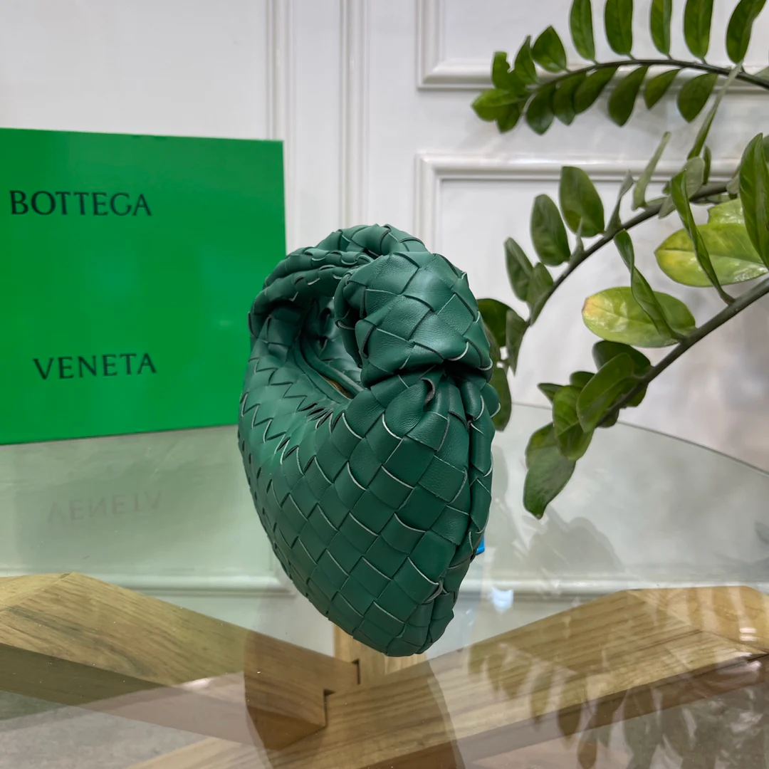 Круглая плетеная сумка-хобо BV Jodie с узлом - 27x22x3 см - 2 шт.