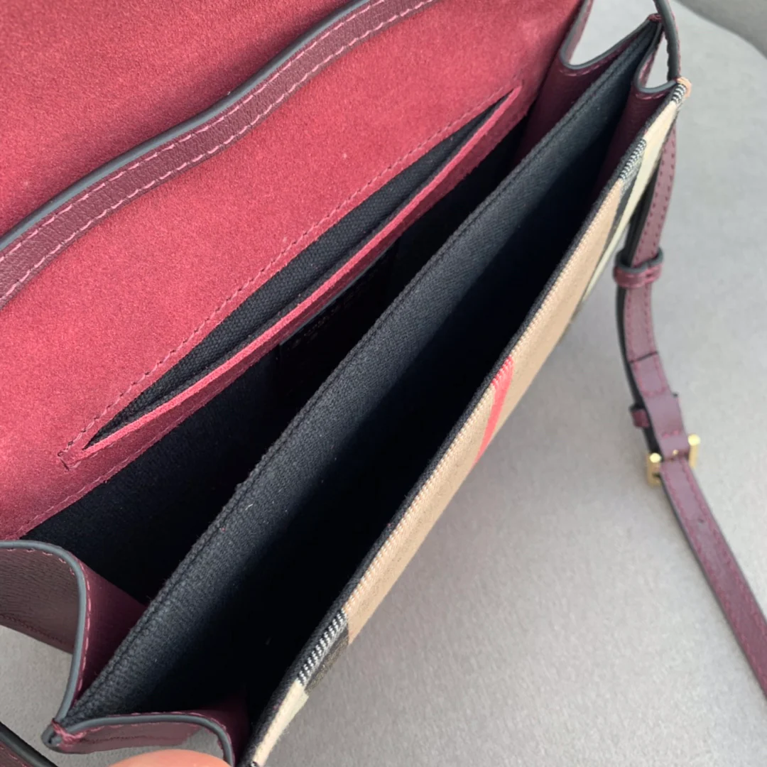 Сумка через плечо Burberry House в клетку, бордовая.