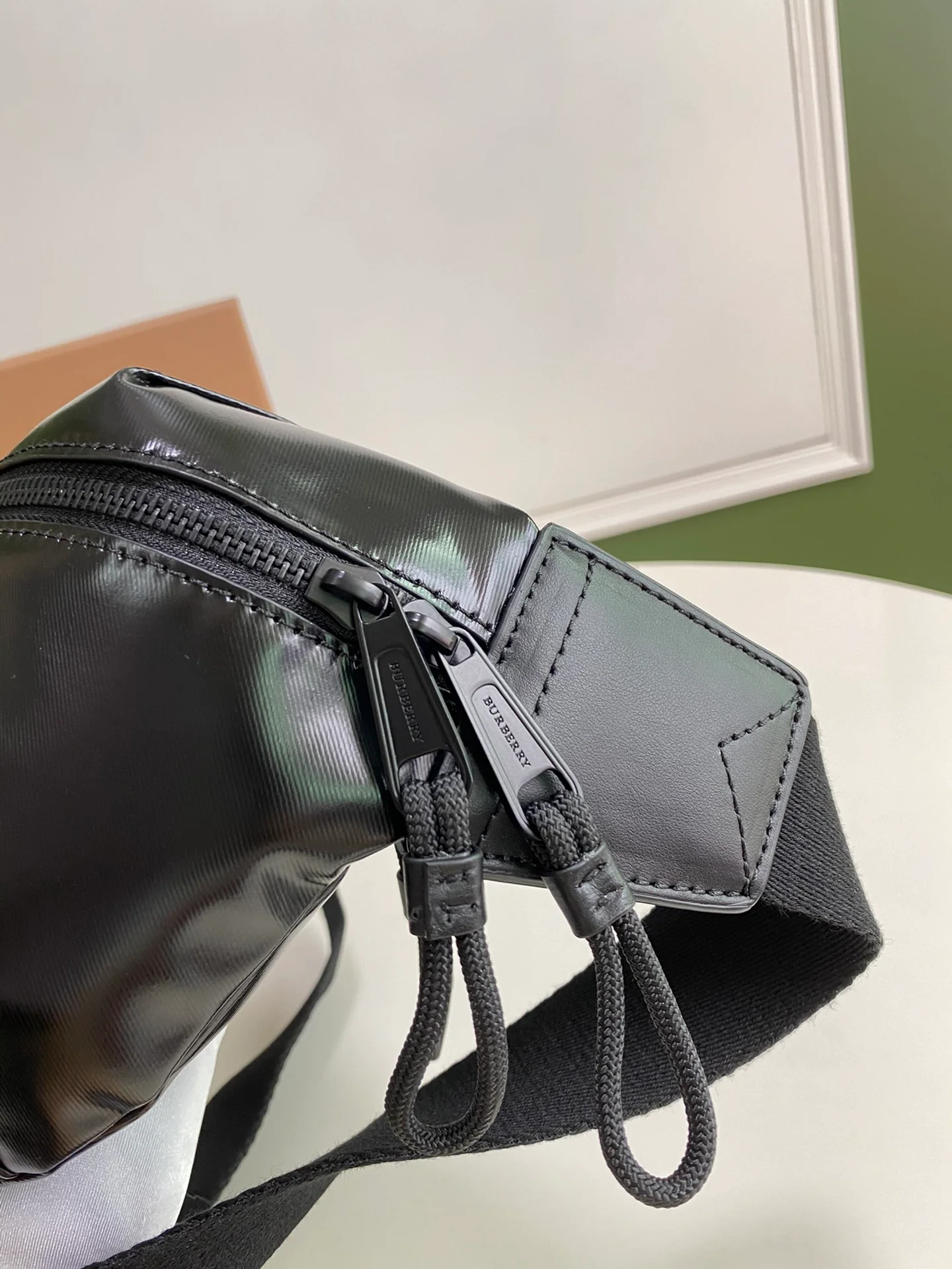 Поясная сумка Burberry из глянцевого холста