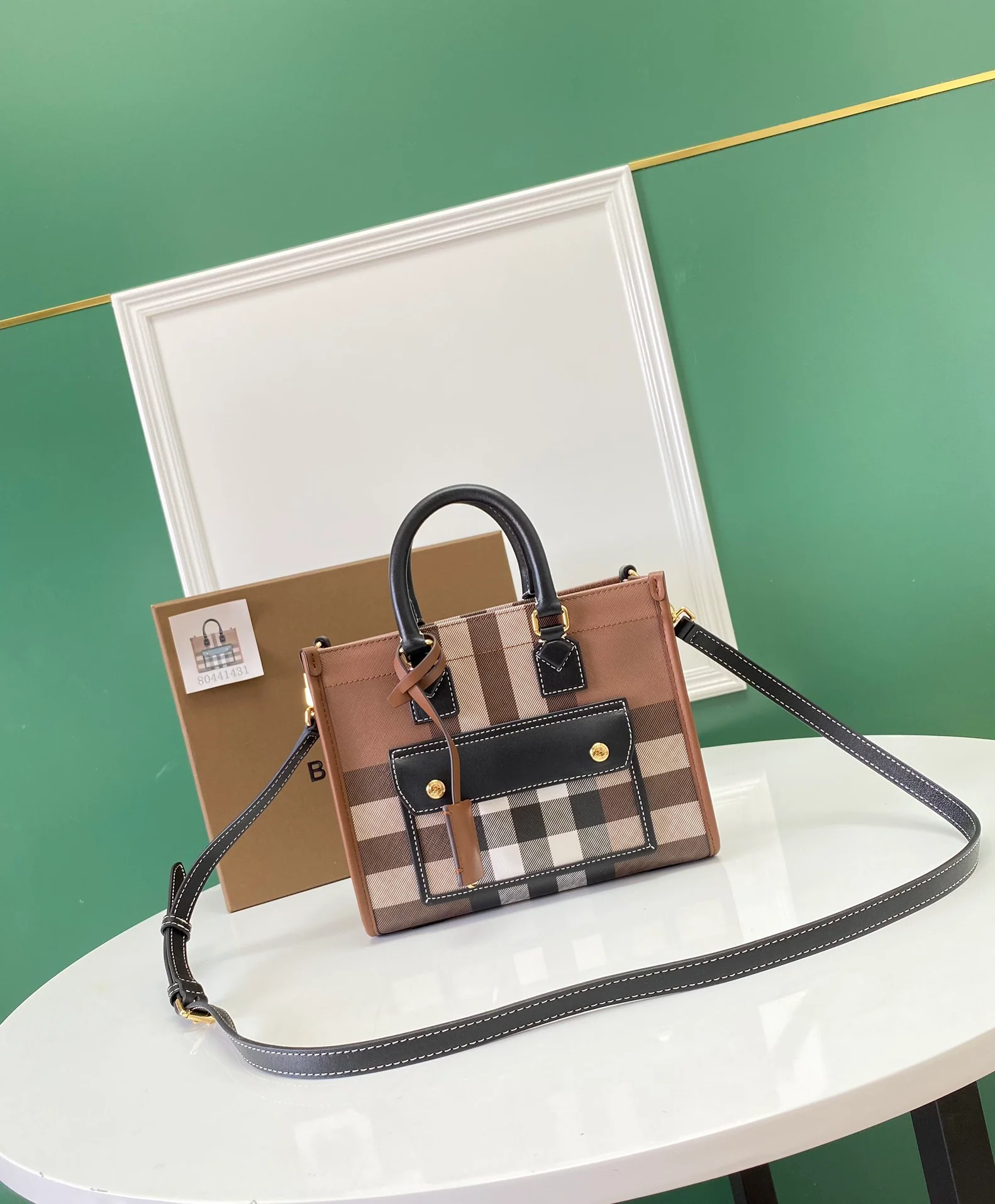 Сумка-тоут Burberry цвета березовой коричневой клетки - маленькая.