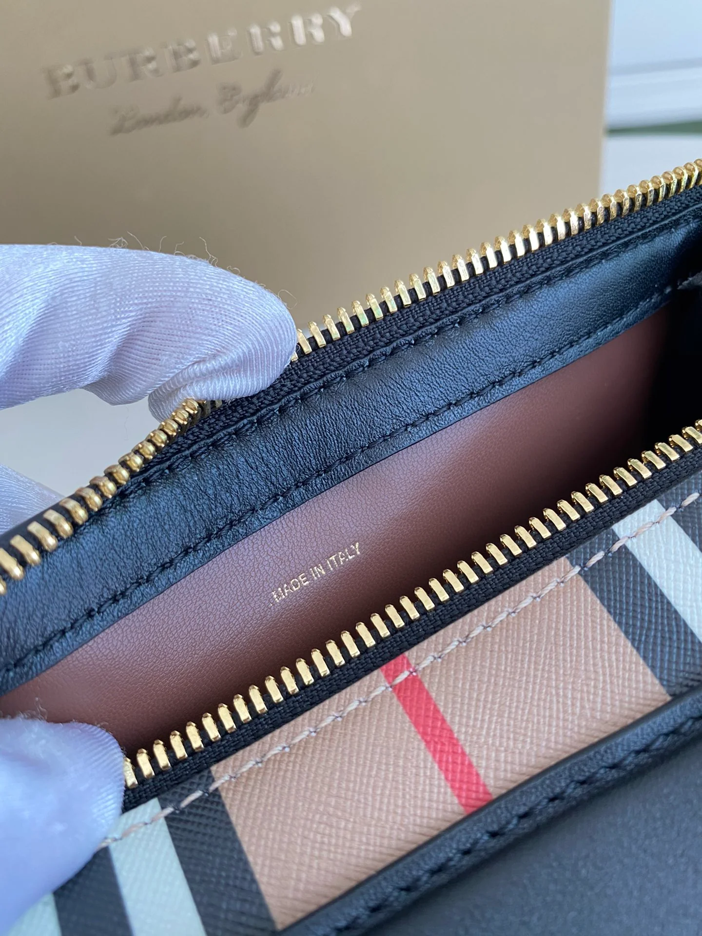 Новинка Burberry 2022 года - Избранные винтажные модели - Цилиндрическая сумка