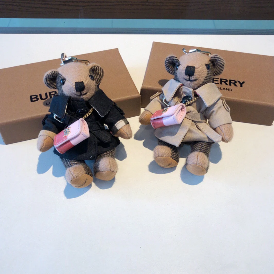 Burberry - Подвеска в виде медведя в виде тренча - Черная