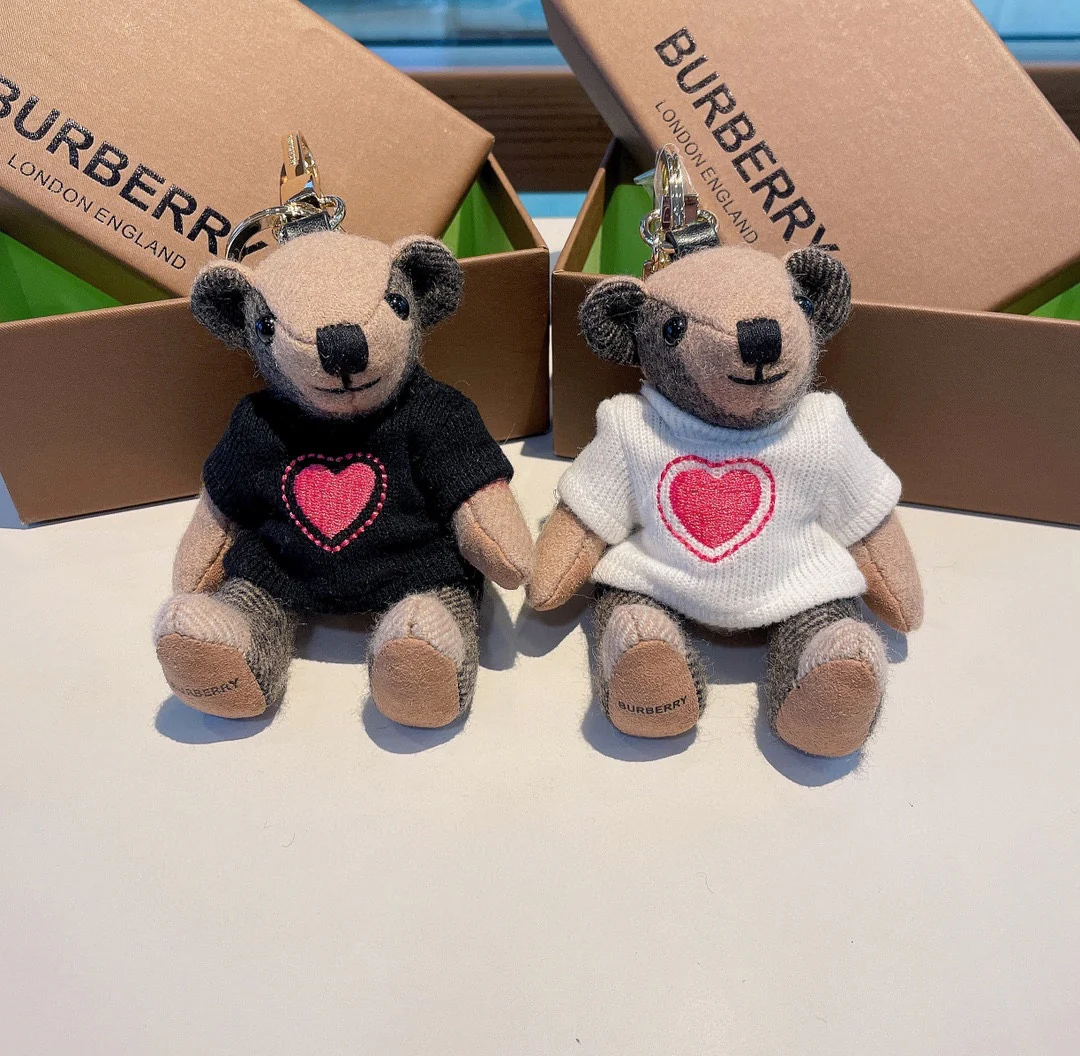 Брелок в виде медведя в форме сердца от Burberry - черный