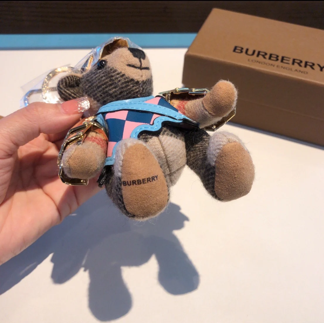 Burberry - Брелок в виде бронированного медведя