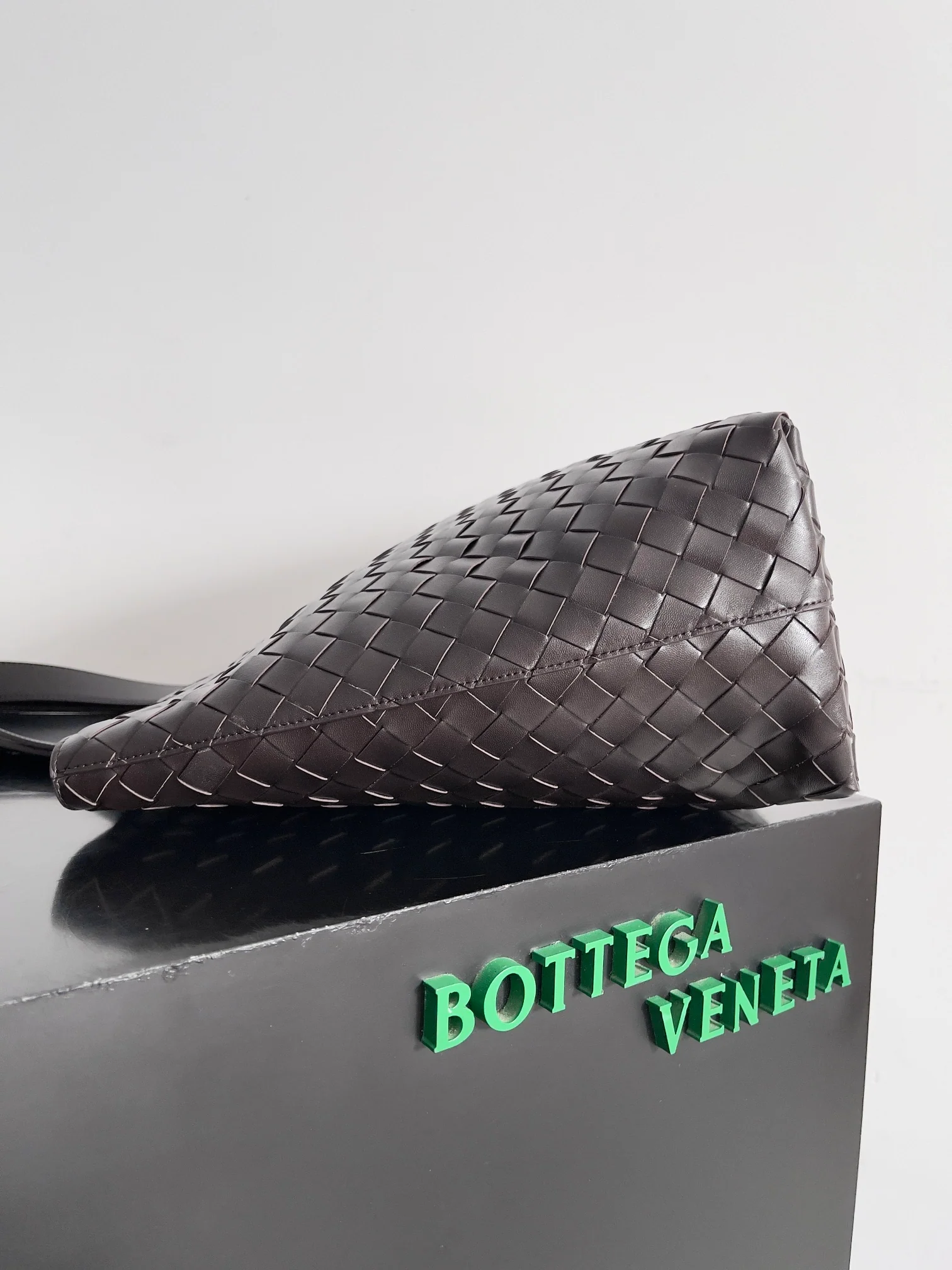 Сумка-шоппер BV на молнии - коричневая