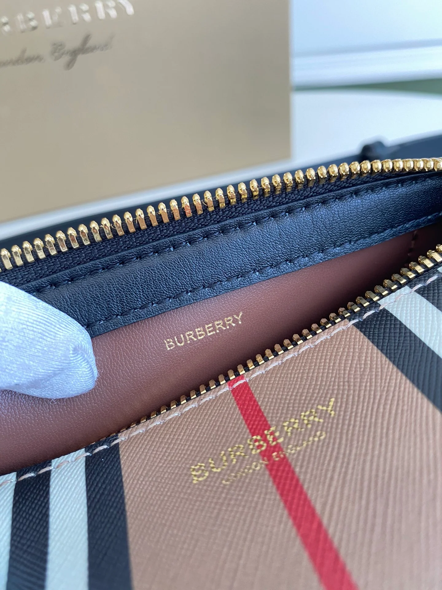 Новинка Burberry 2022 года - Избранные винтажные модели - Цилиндрическая сумка