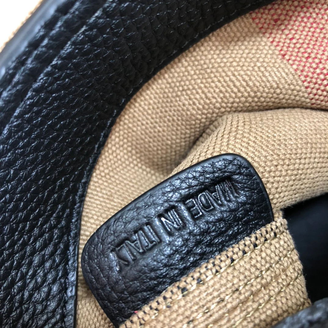 Сумка Burberry The Ashby - черная