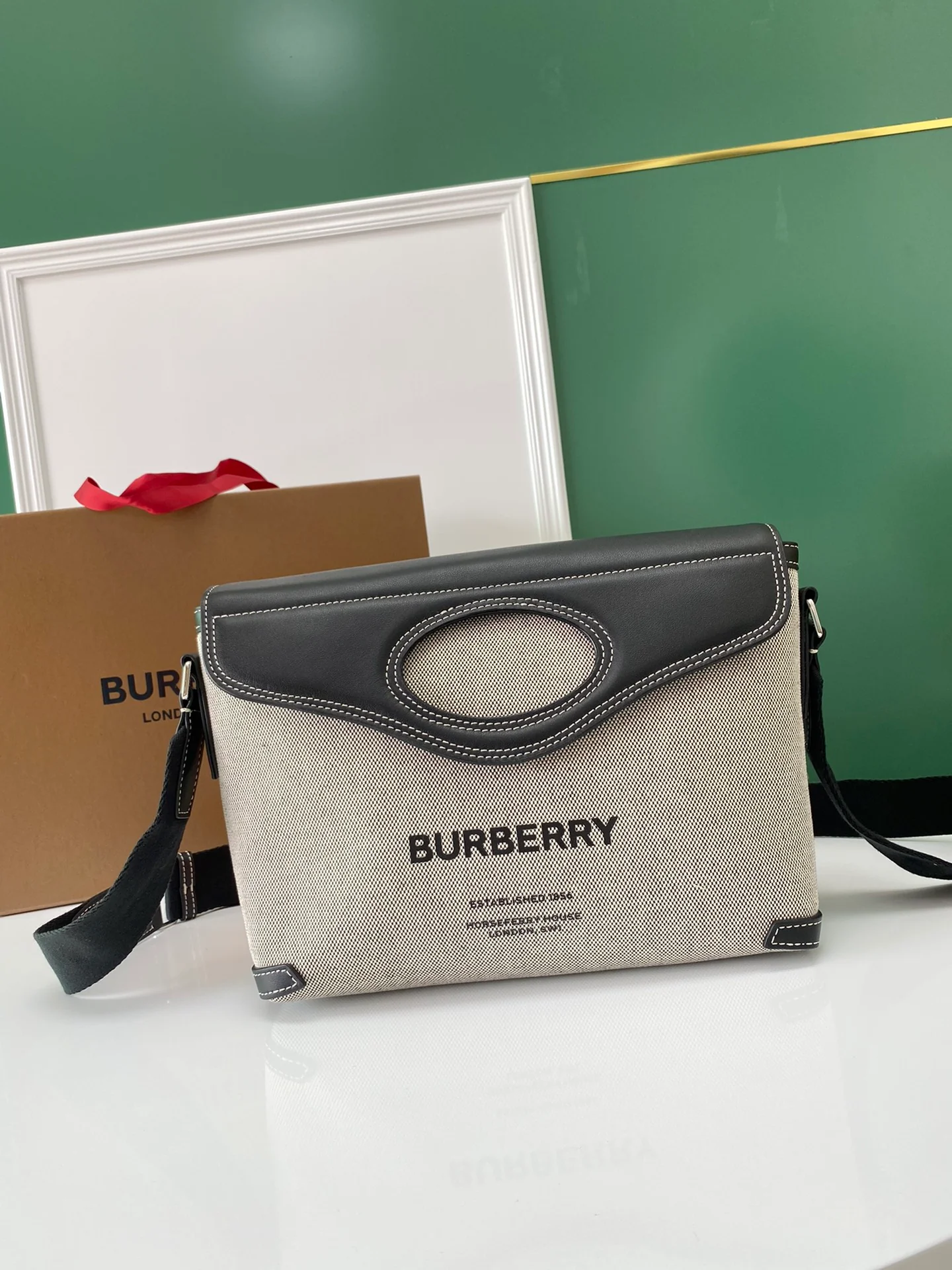 Новая сумка Burberry 2022 Pocket Bag - Postman