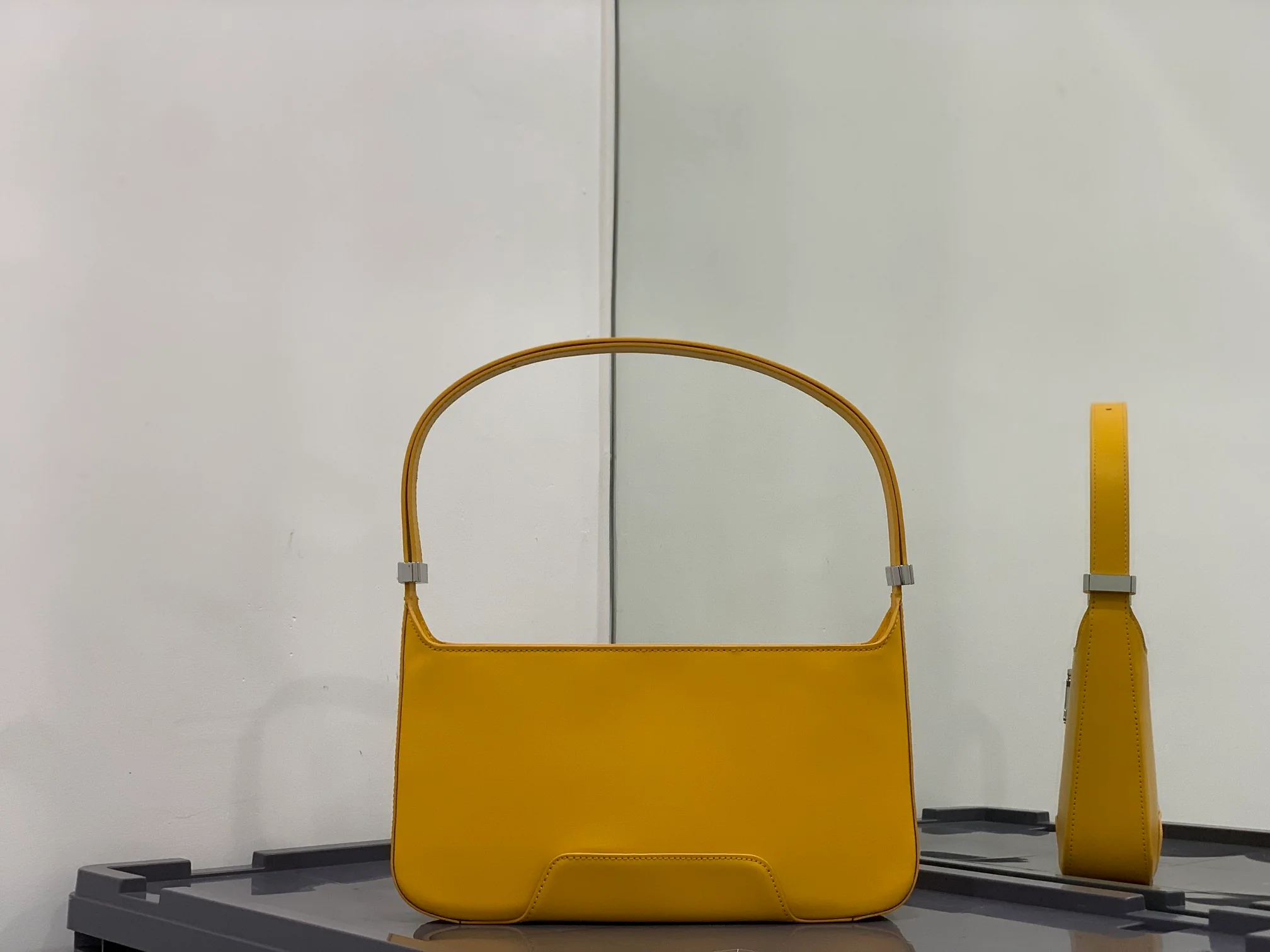 Новая сумка через плечо Burberry TB — желтая.