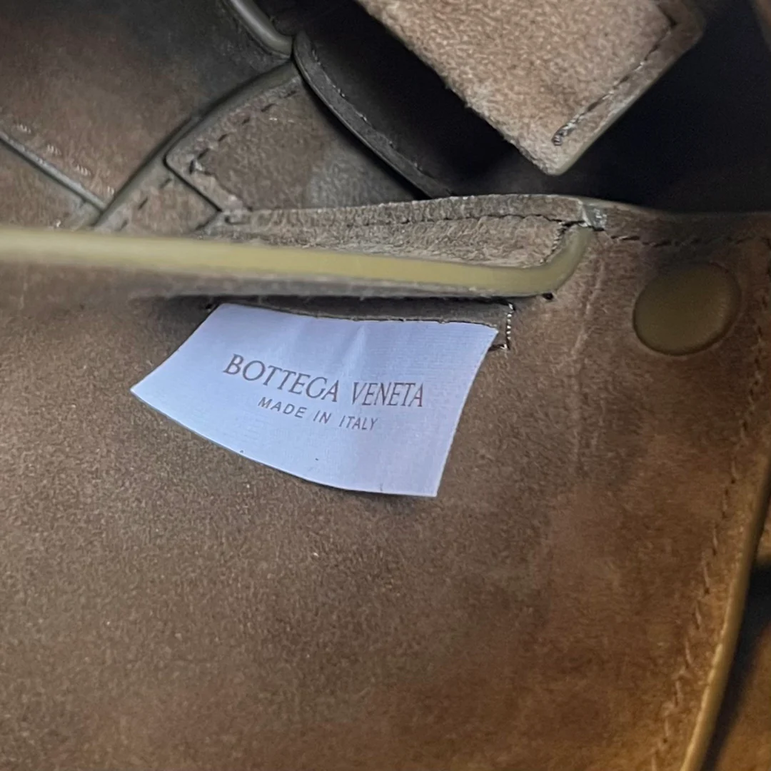 тканый материал - контрастная строчка - сумка под мышкой - темно-зеленый