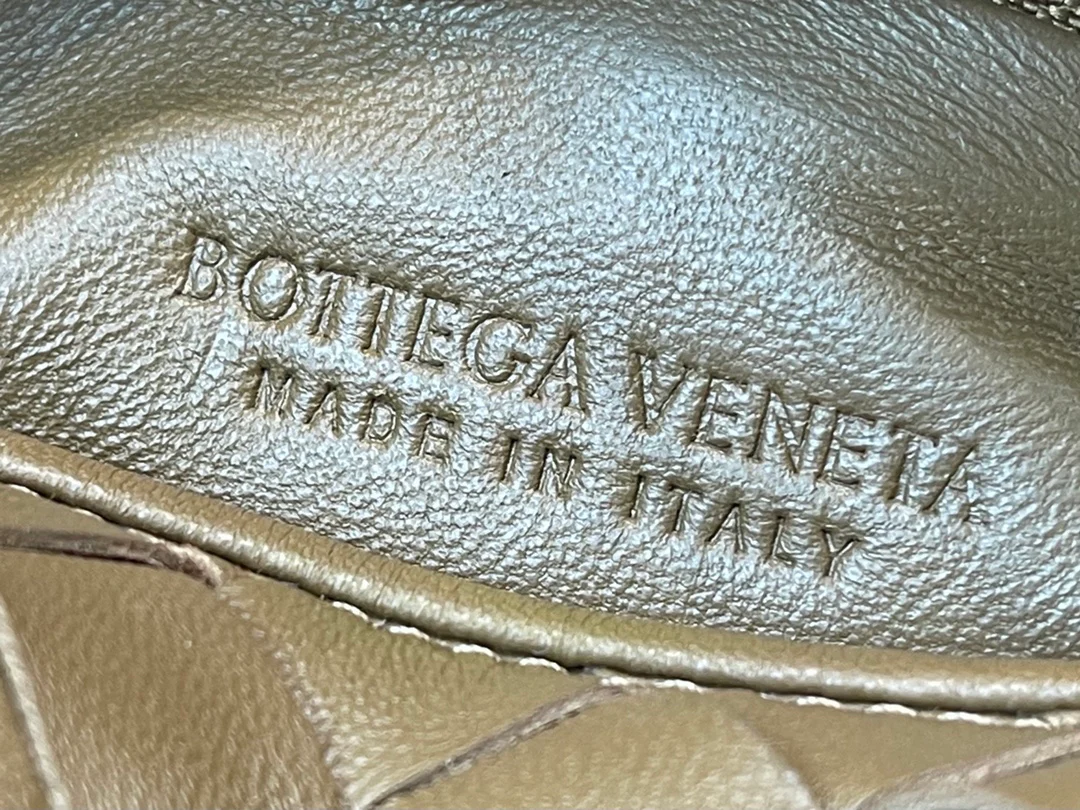 Сумка BV Mini Jodie Croissant Bag, 27x9x23 см.