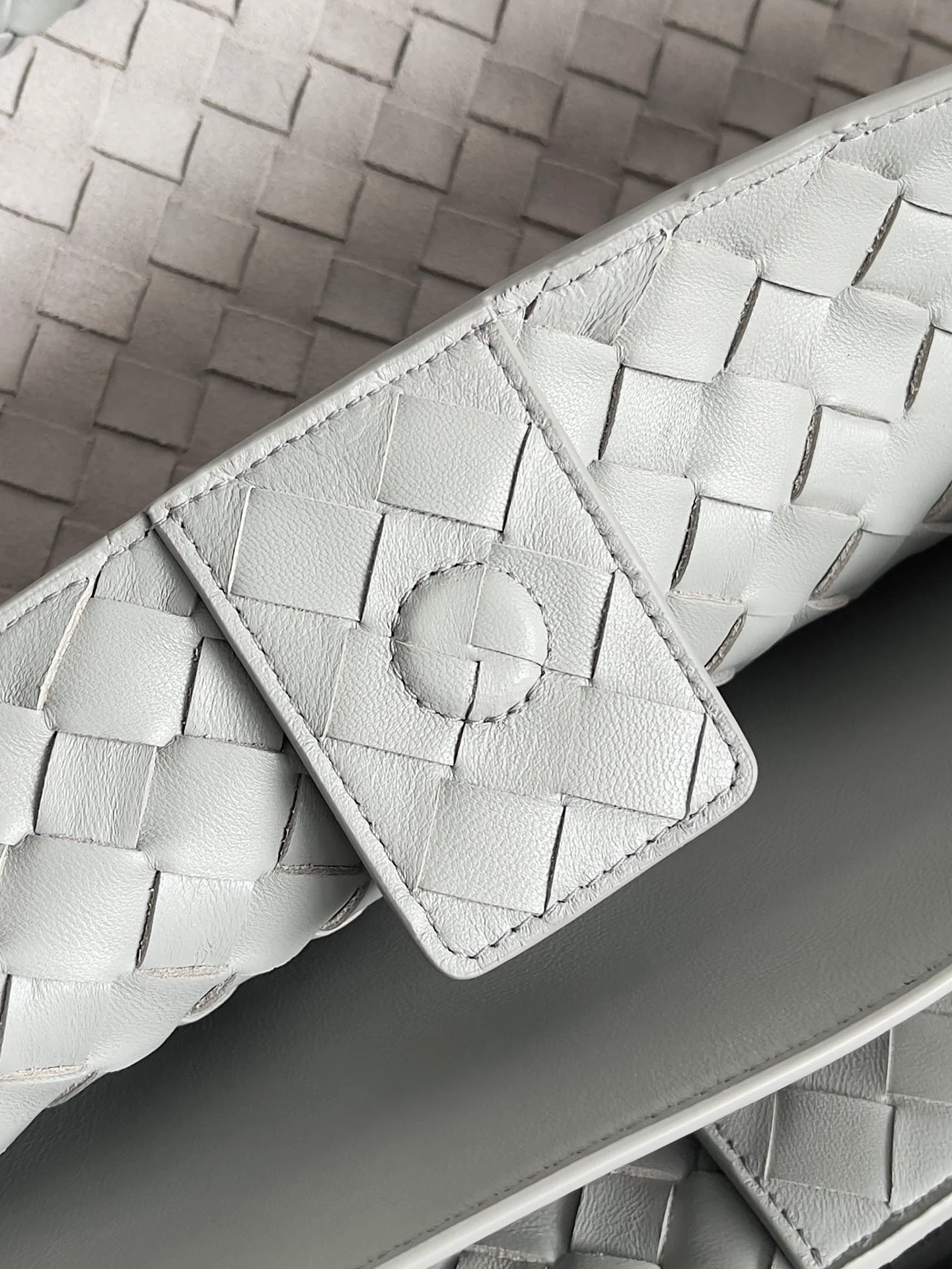 Замшевая сумка BV-andiamo — большая — серая