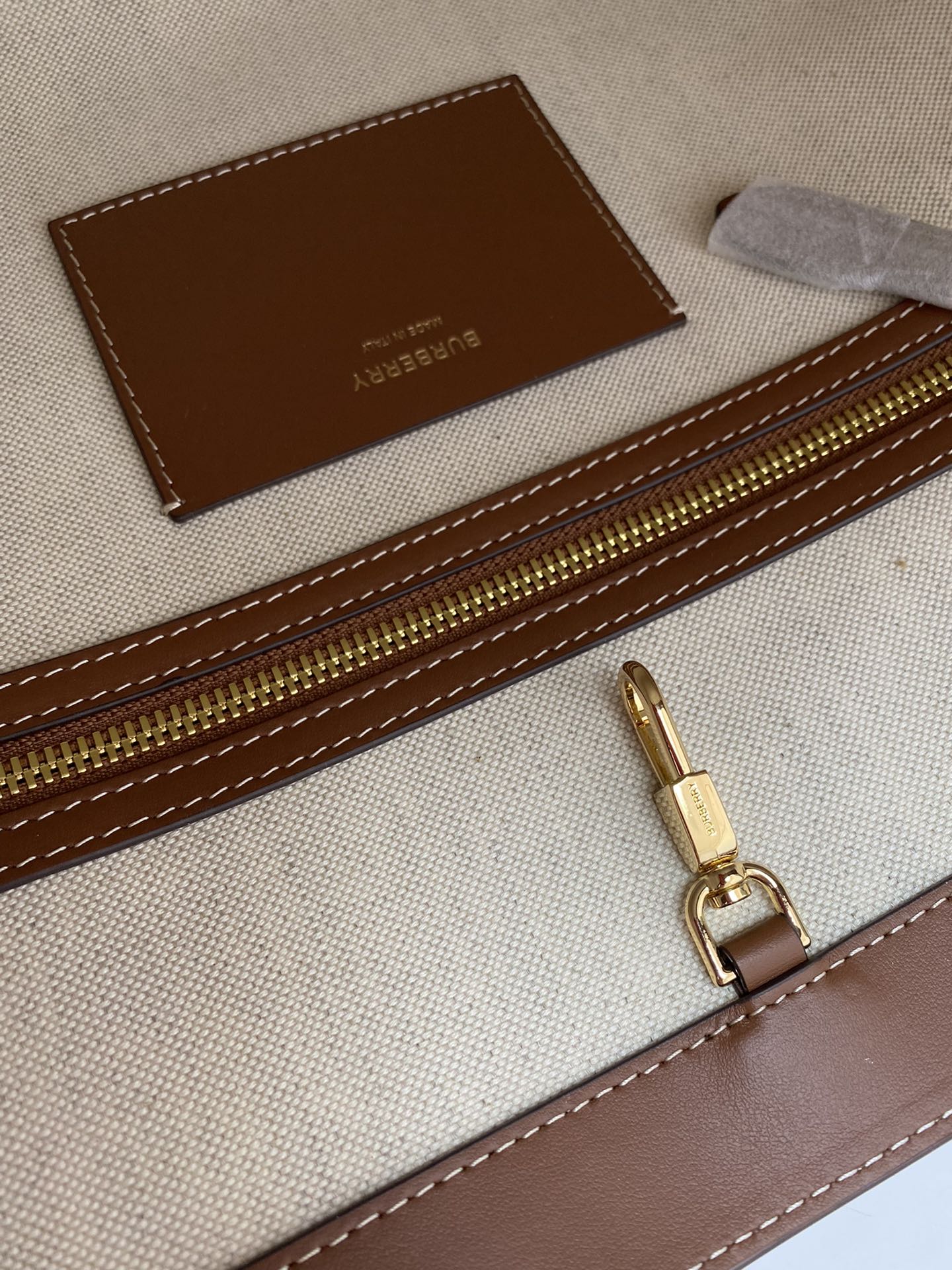 Burberry - Кожа итальянского дубления - Кожа с высокой полосой - Новейшая модель сумки-тоут