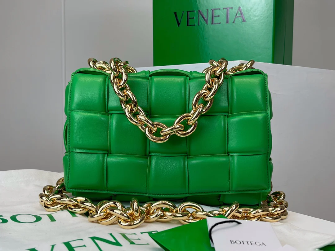 Плетеная сумка BV Chain Cassette из овечьей кожи - Маленькая (27х10х18 см)