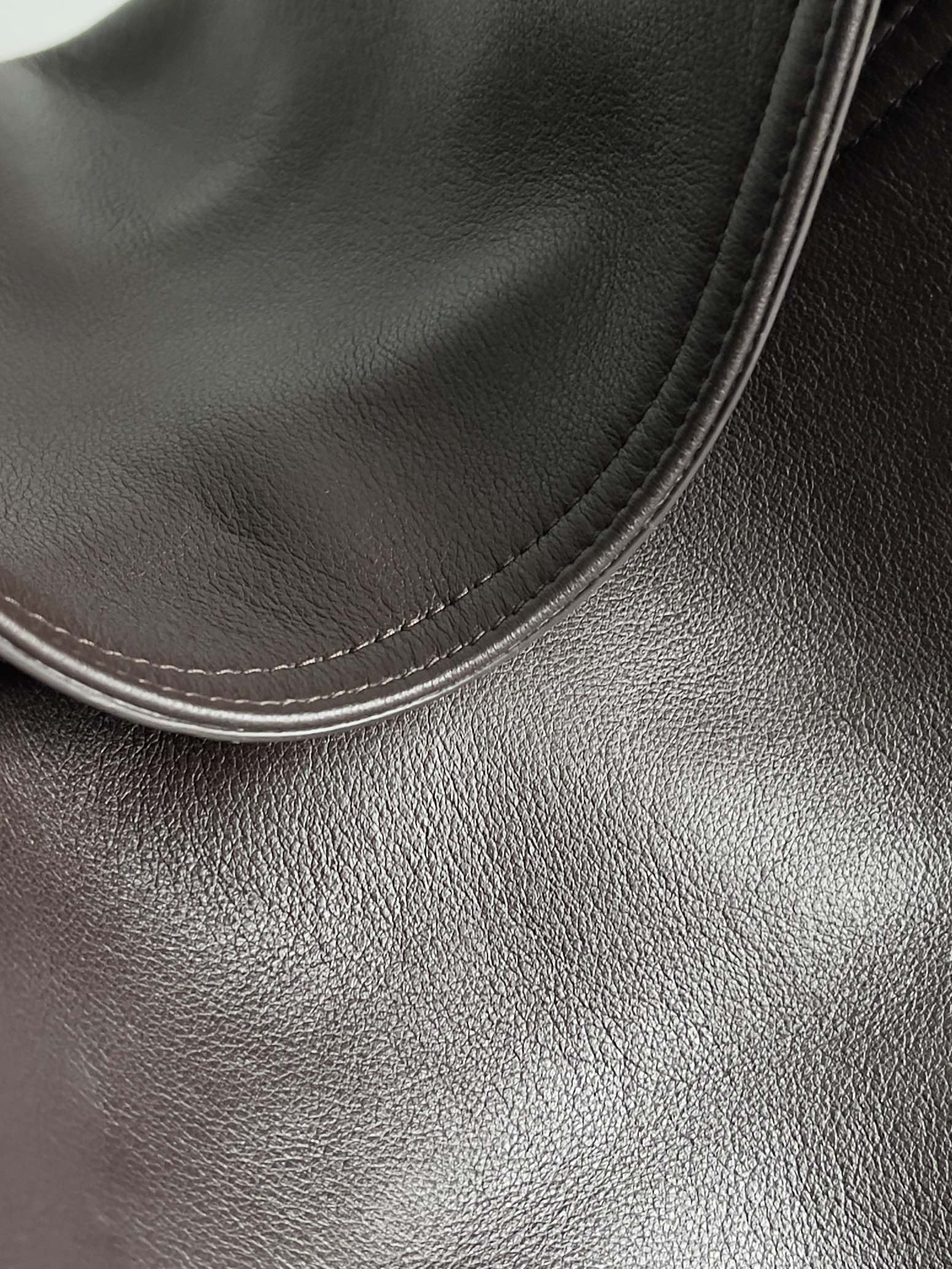 BV - Сумка-тоут через плечо - Темно-коричневая