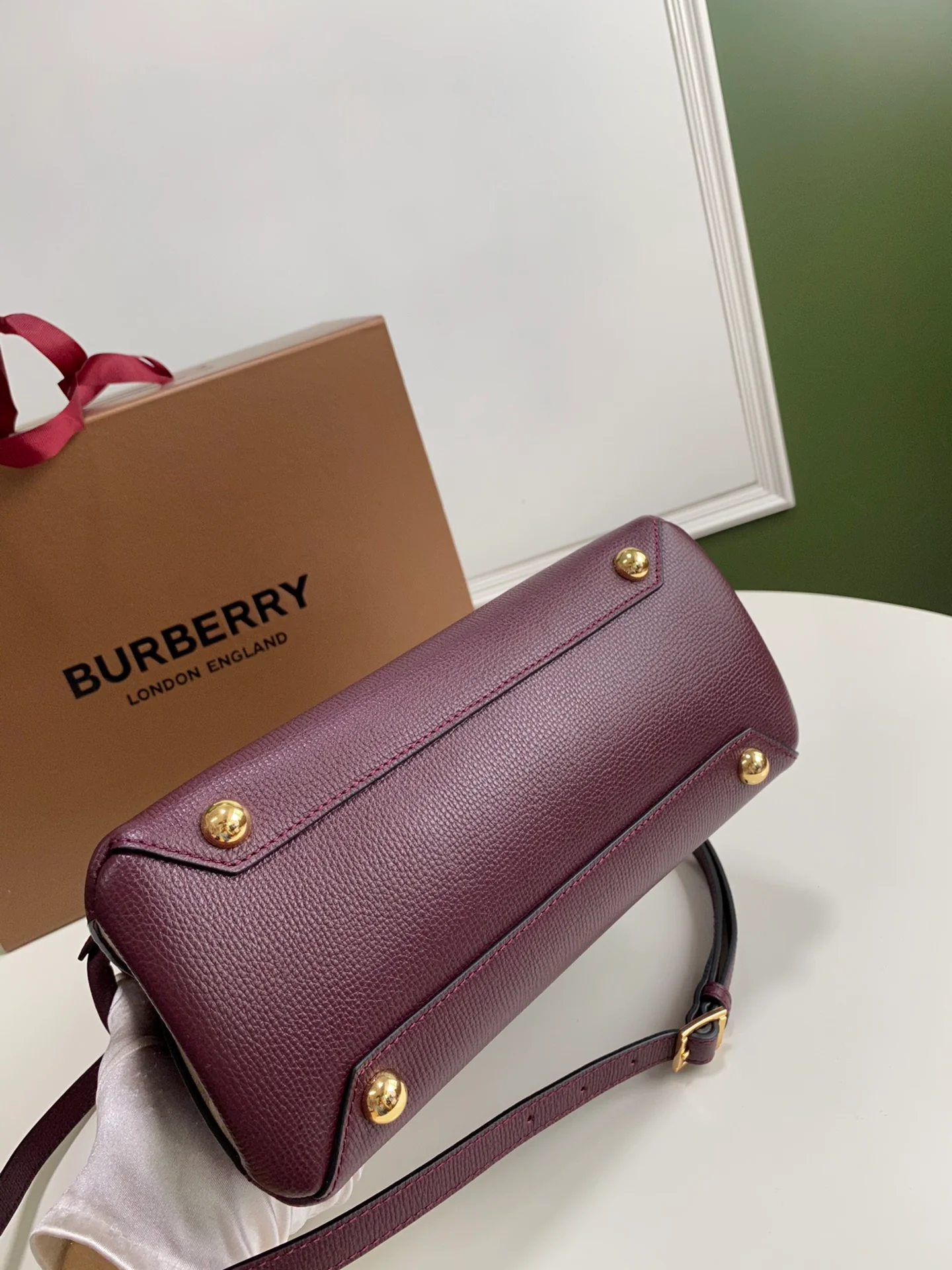 Сумка Burberry The Banner, 26 см, бордовая.