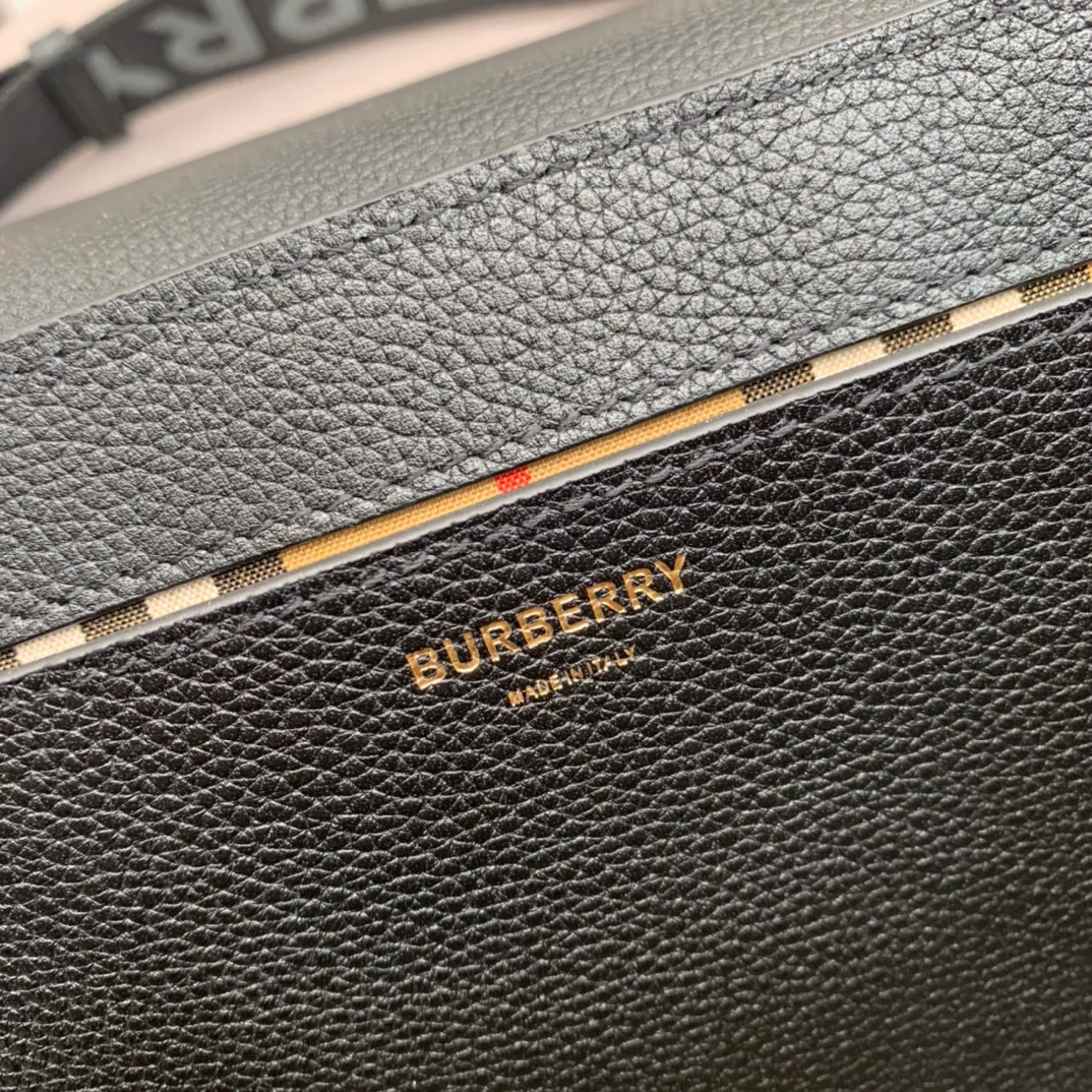 Новинка весны 2022 года от Burberry - сумка через плечо Note - черная.