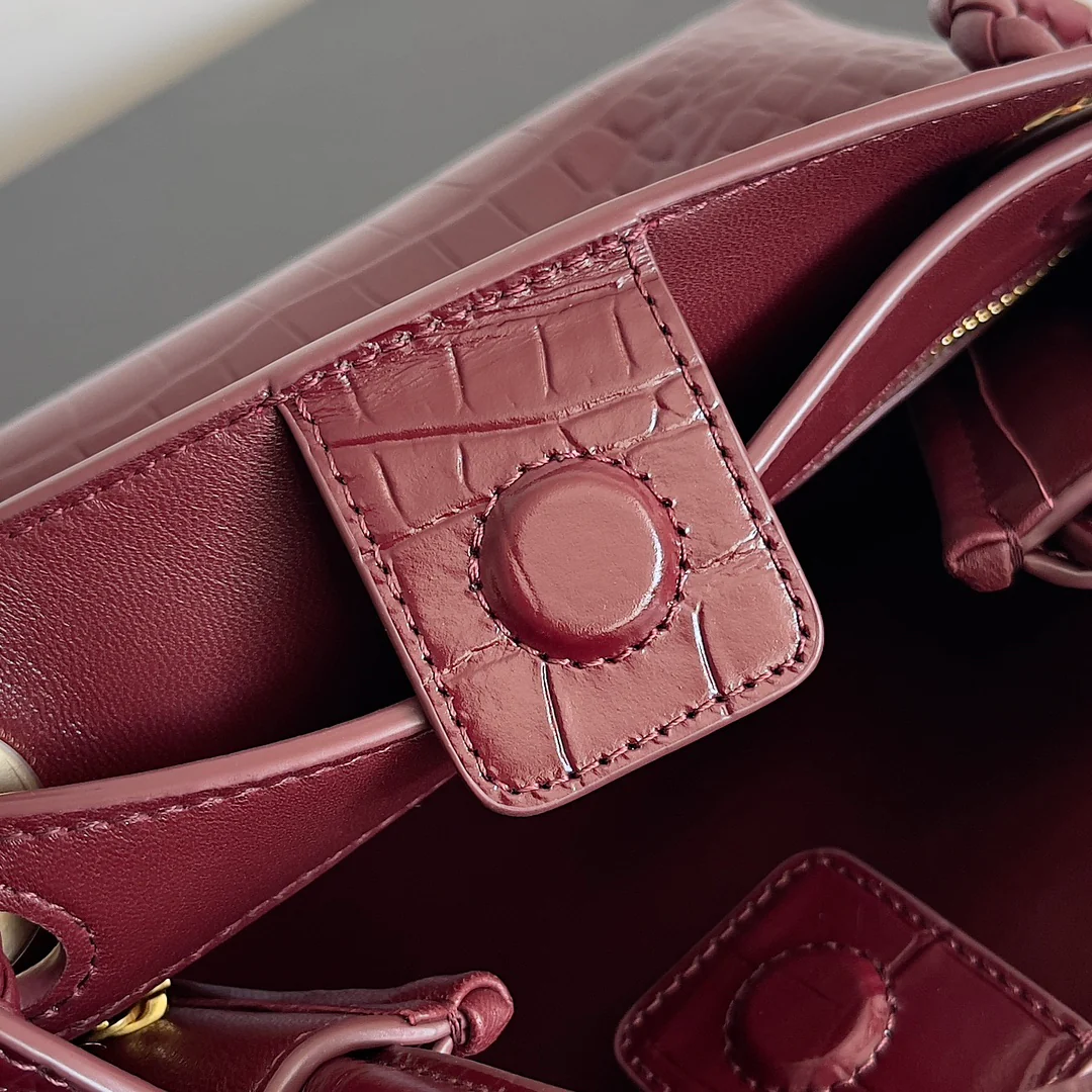 Сумка Andiamo из кожи аллигатора BV - бордовая.