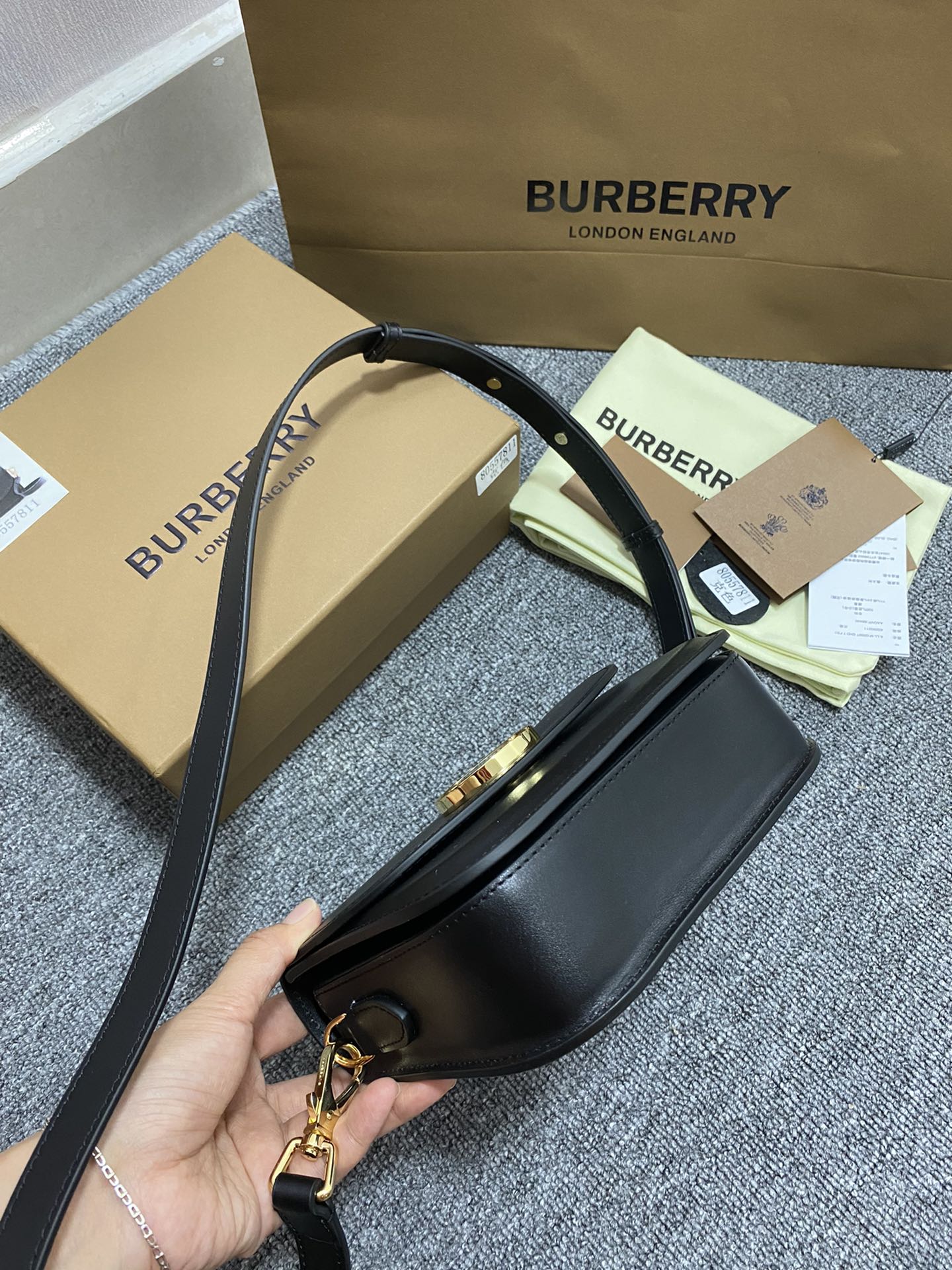 Сумка Burberry Elizabeth, маленькая, черная.
