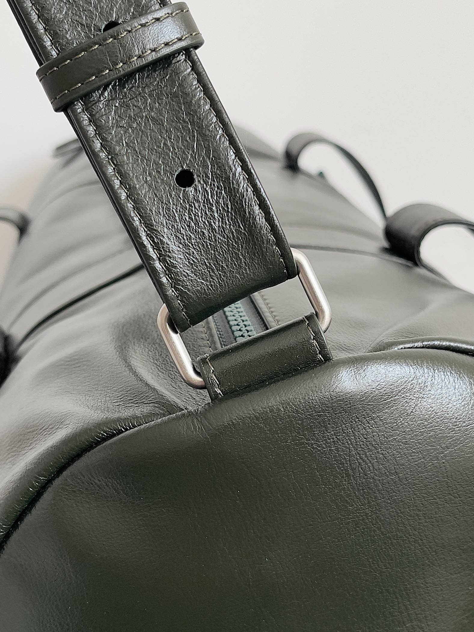 BV - Кожаная цилиндрическая дорожная сумка - Черная