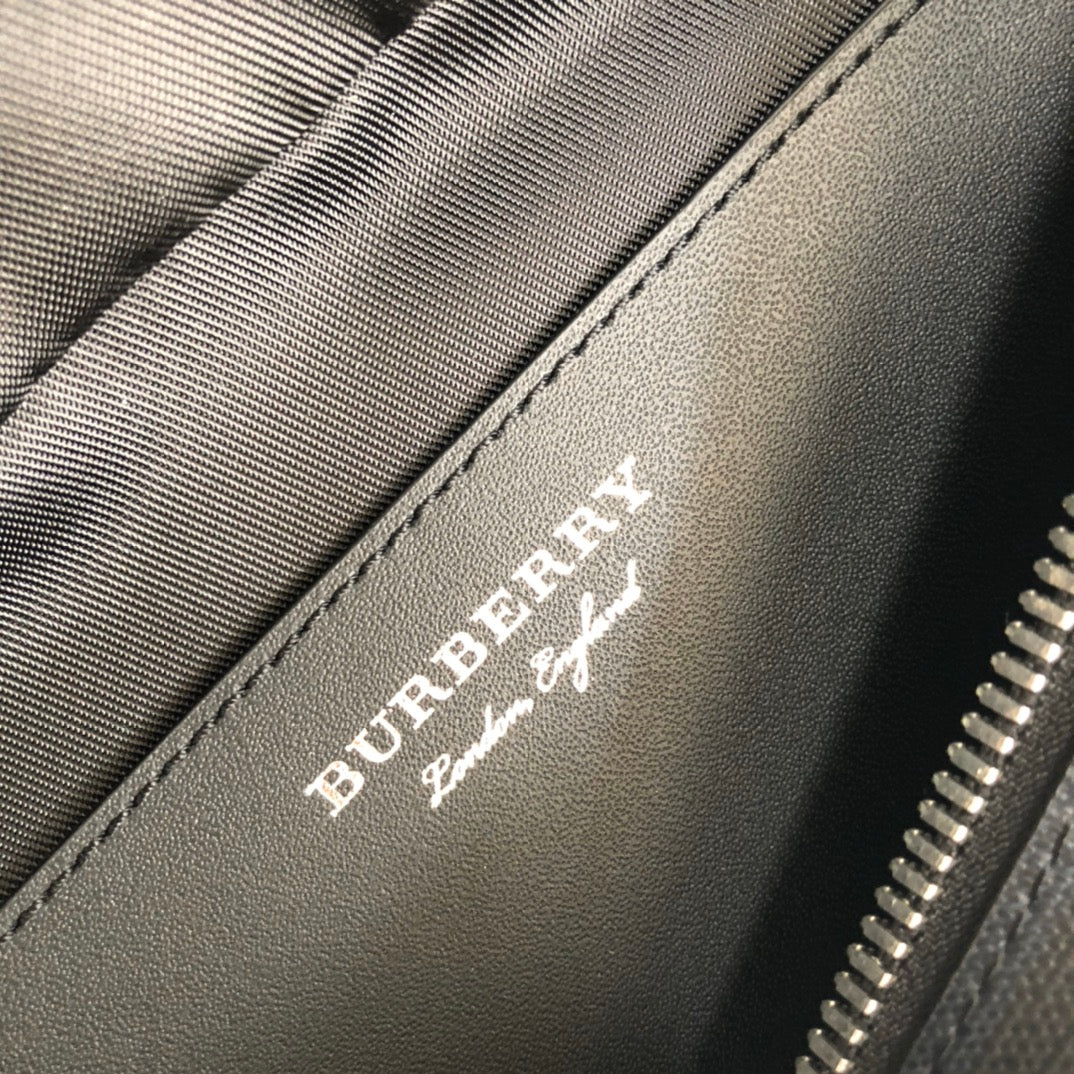 Поясная сумка Burberry London в клетку
