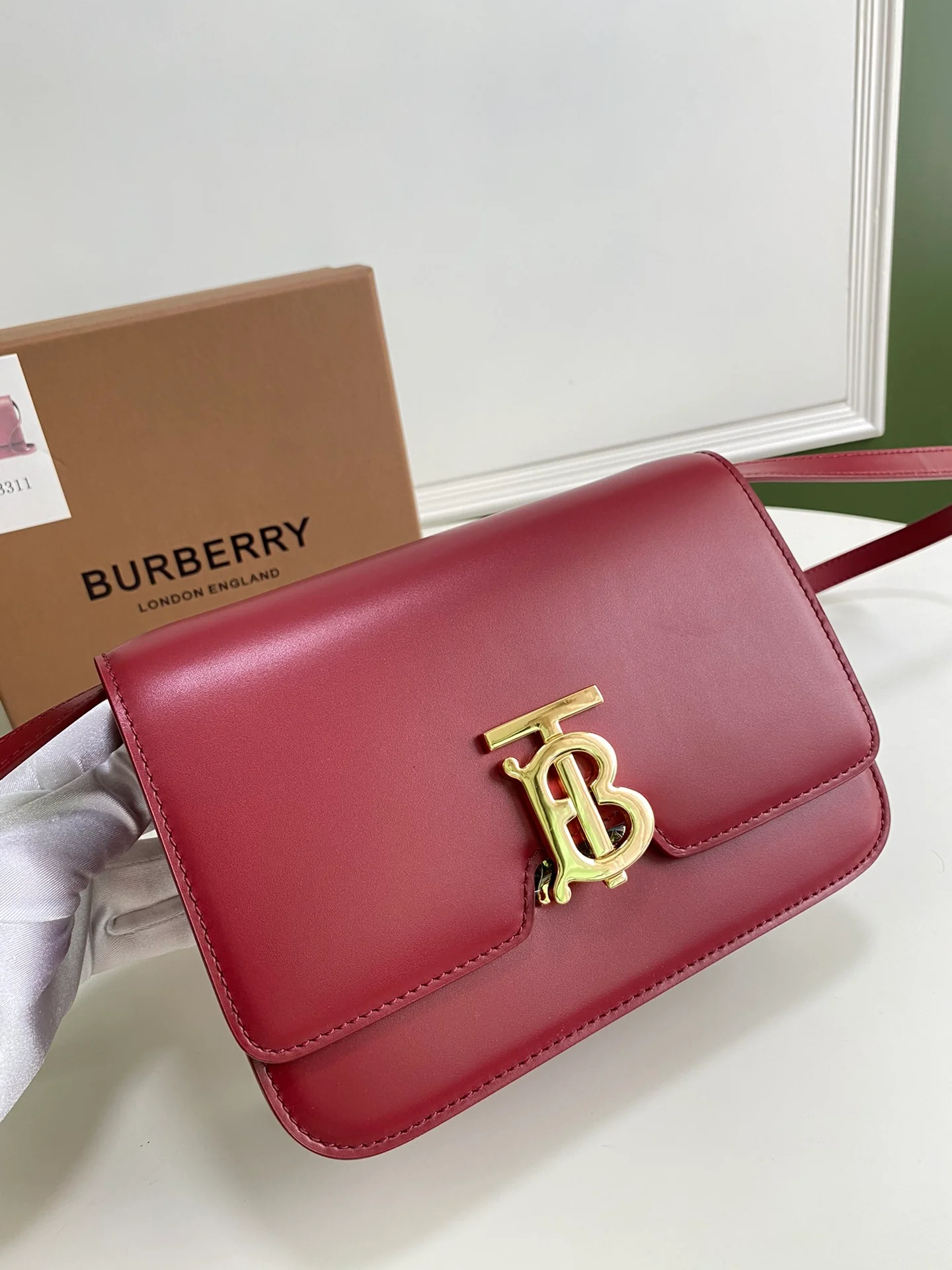 Сумка-письмо из коллекции Burberry TB - красная