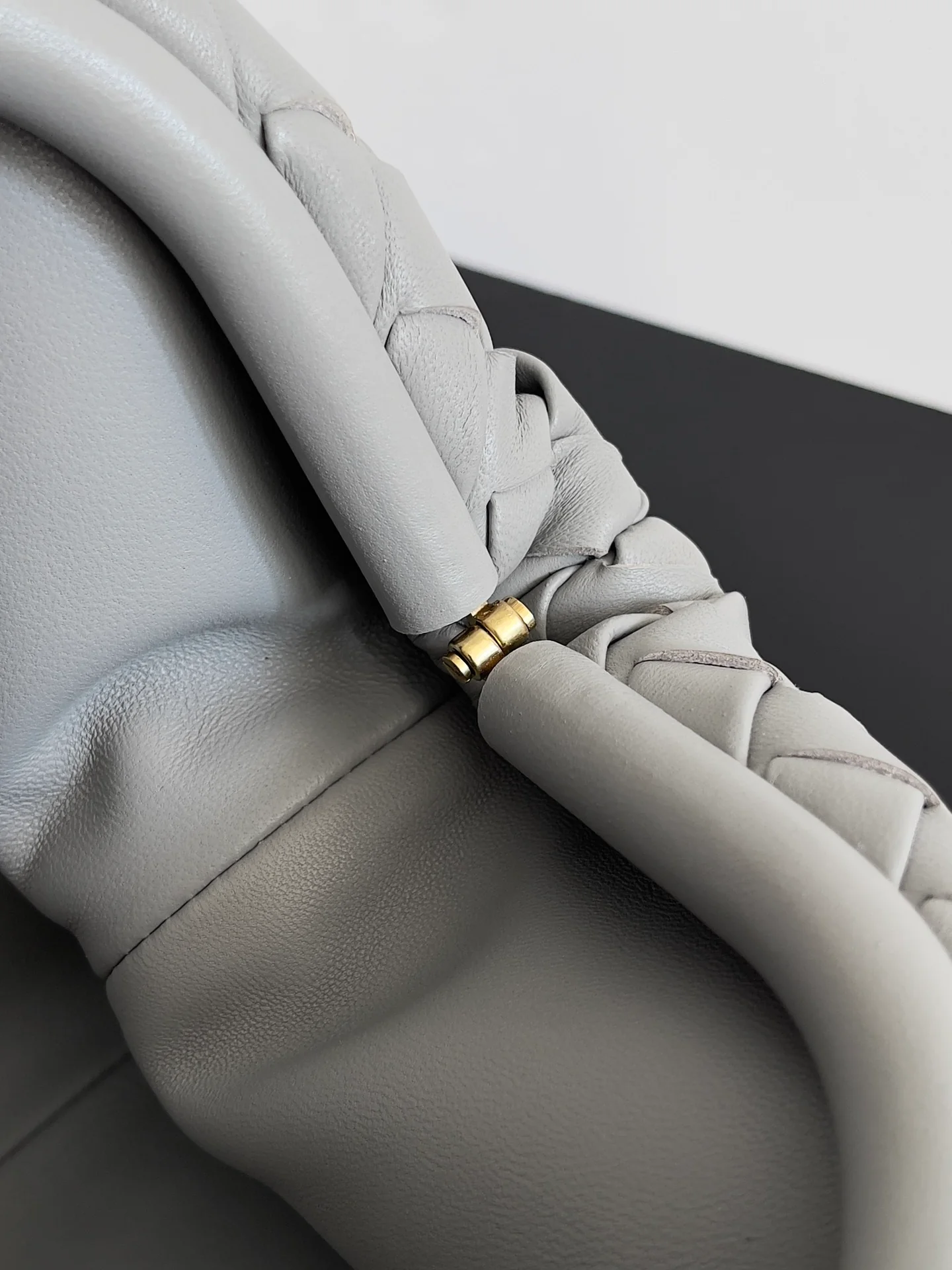 BV-lauren-clutch-chain clutch-grey