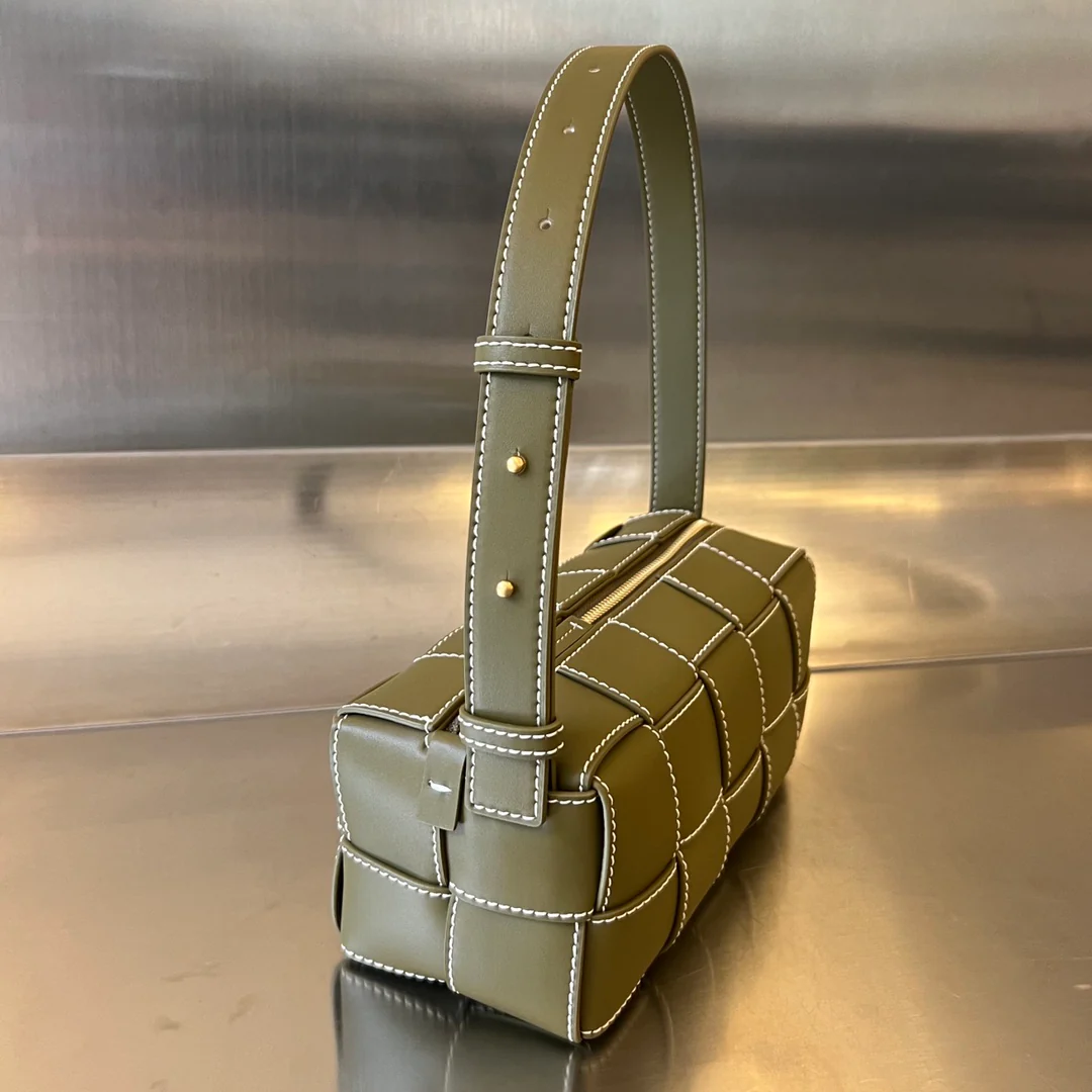 тканый материал - контрастная строчка - сумка под мышкой - темно-зеленый