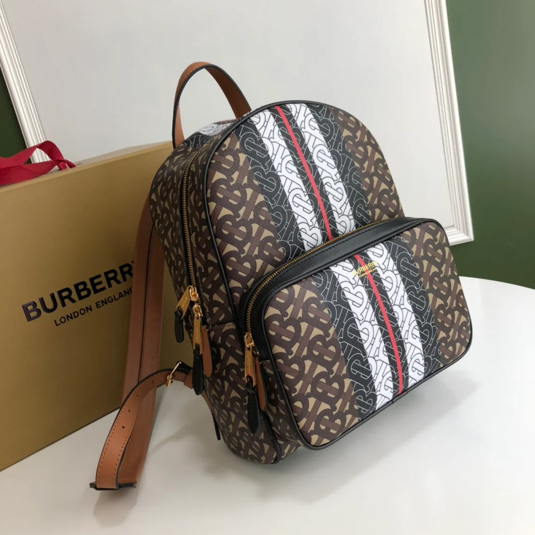 Burberry - Новый рюкзак с надписями по всей поверхности
