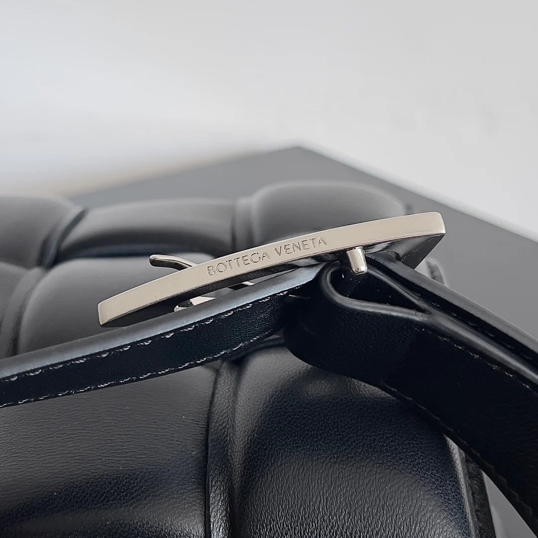 BV - Наволочка с серебряной пряжкой - Черная