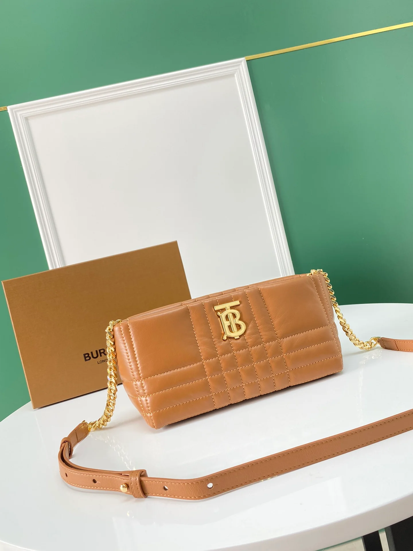 Сумка через плечо Burberry Lola с цепочкой - абрикосового цвета