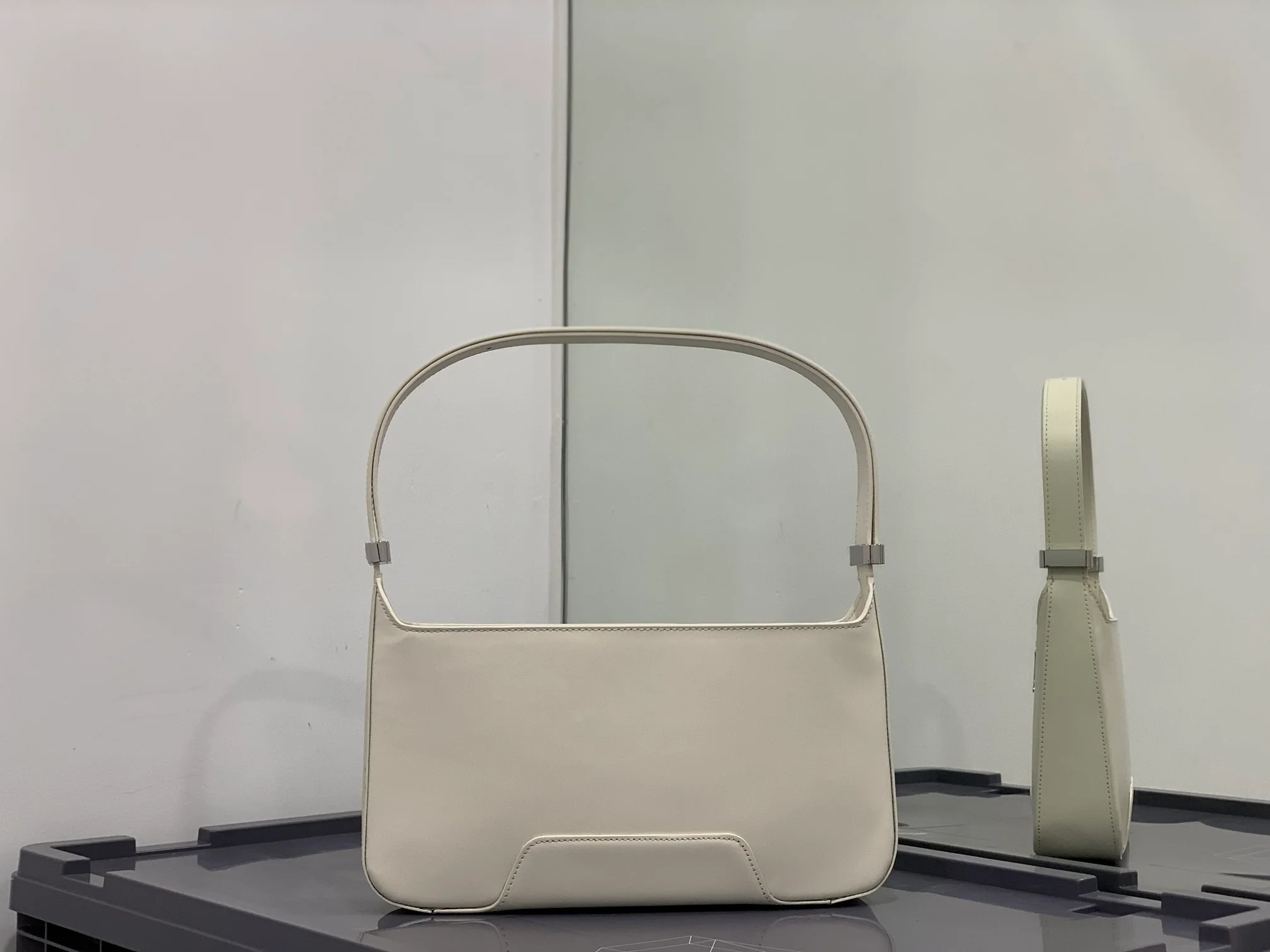 Новая сумка через плечо Burberry TB - белая.