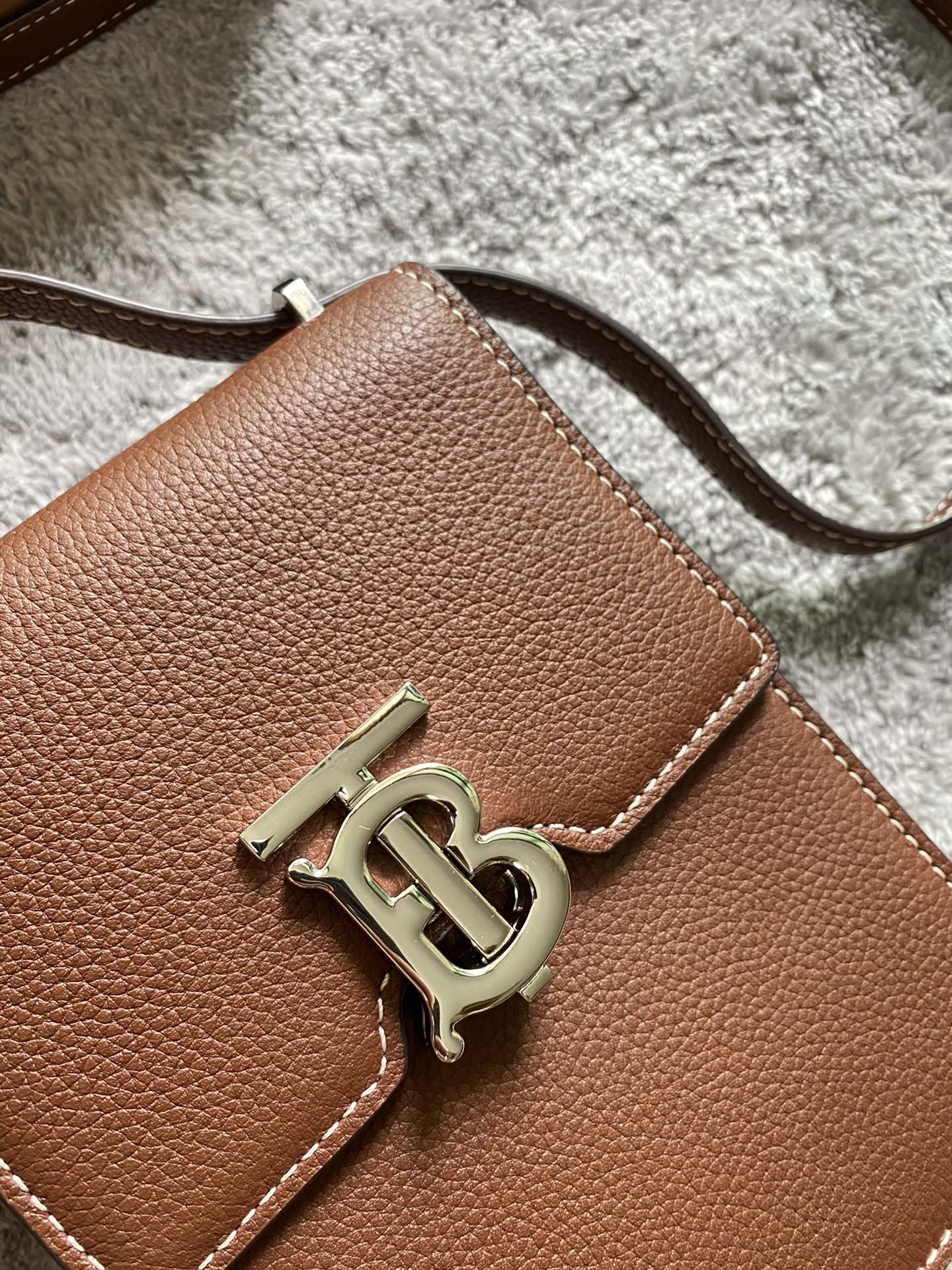 Сумка Burberry Robin - Чехол для телефона - Коричневая с золотой фурнитурой