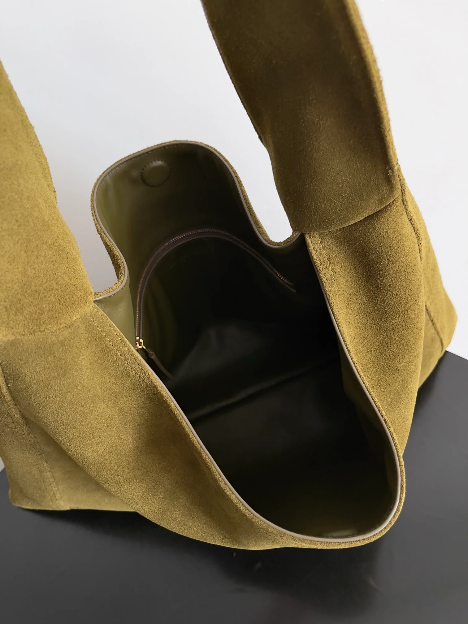 Сумка-тоут BV через плечо - Замша - Горчично-зеленый