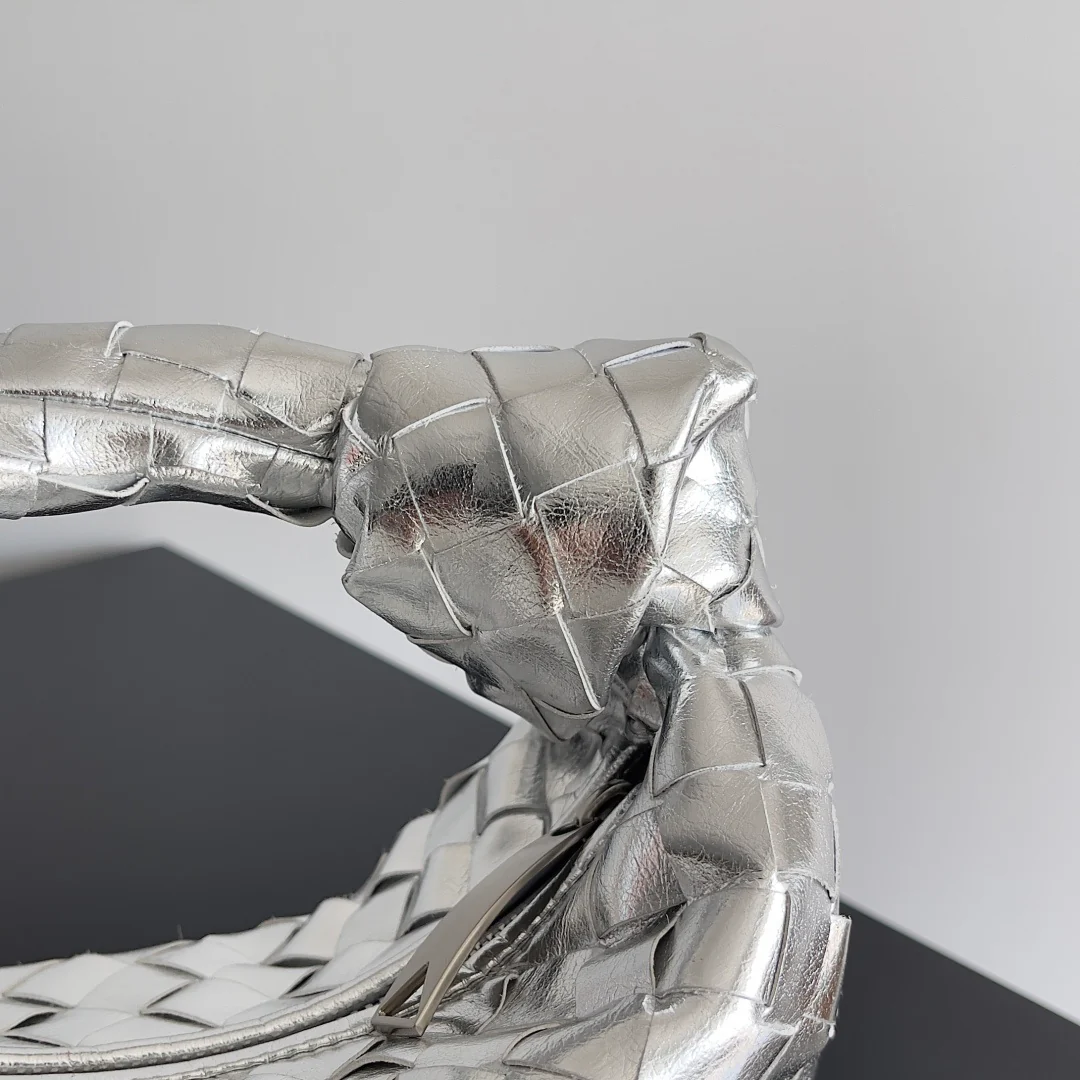 BV - Плетеная сумка-хобо с узлом - Серебристый