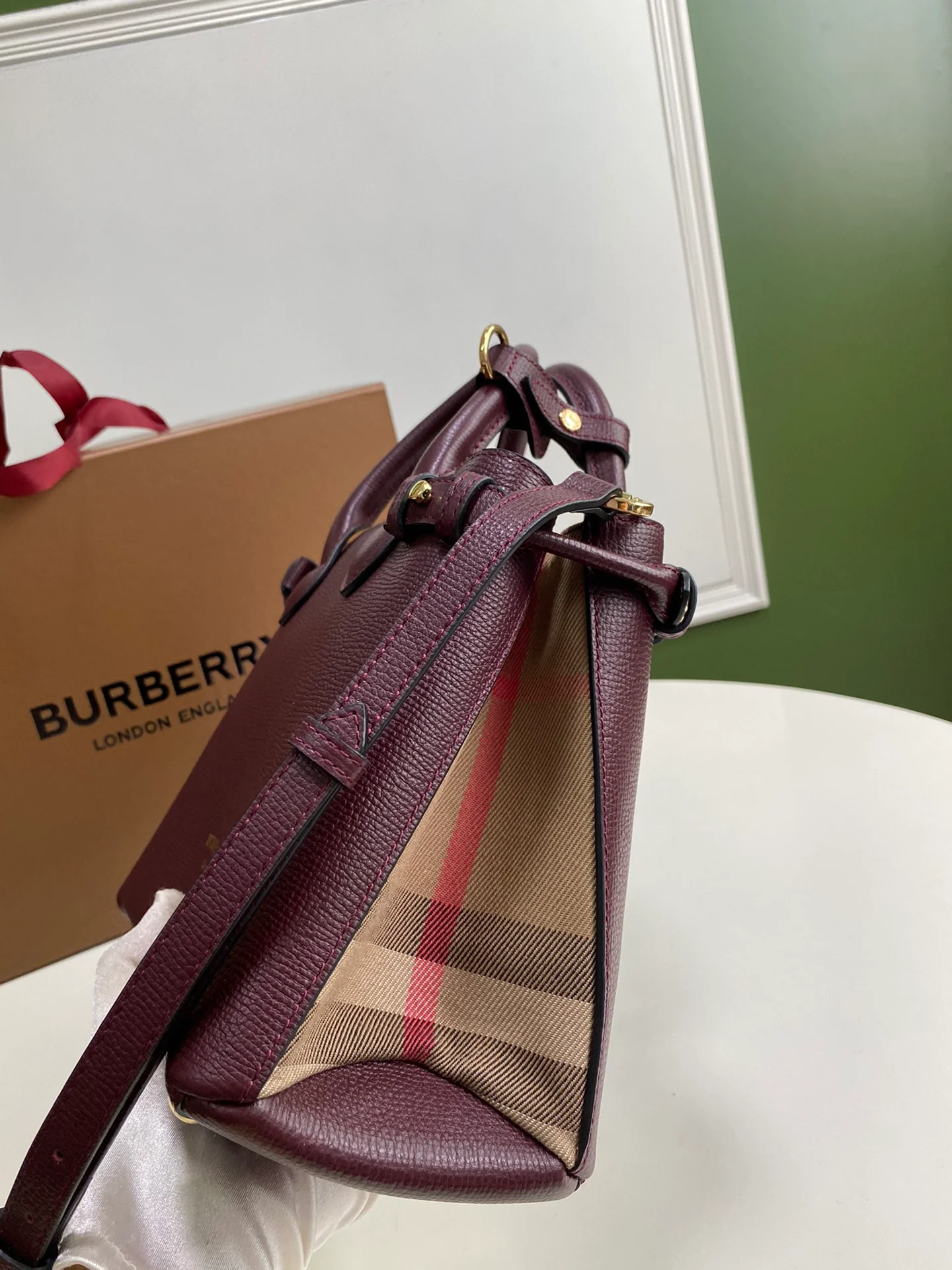 Сумка Burberry The Banner, 26 см, бордовая.