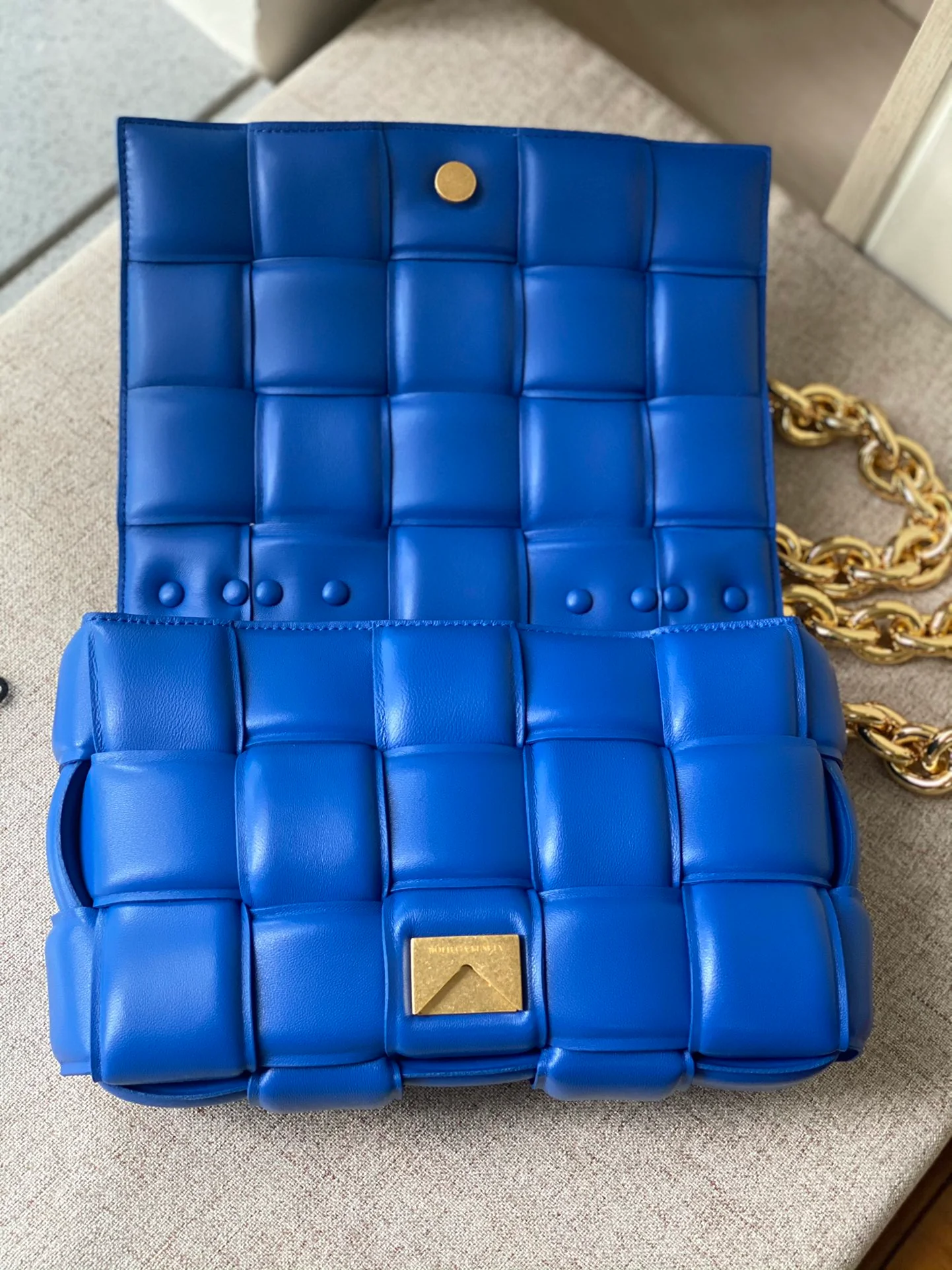 Плетеная сумка BV в виде кассеты, квадратная сумка на цепочке, размер 27х10х18 см.