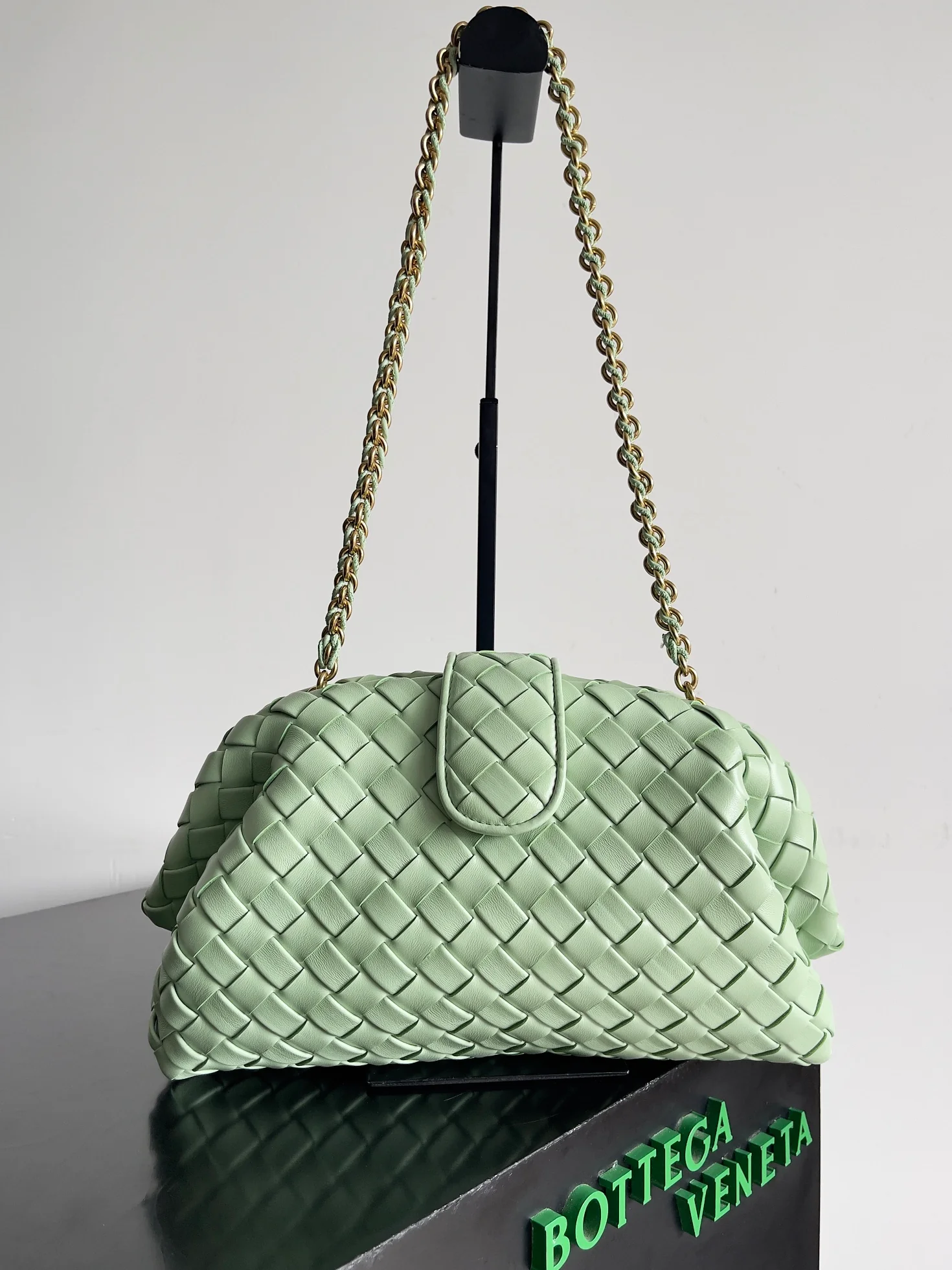 BV-lauren-clutch-chain clutch-green