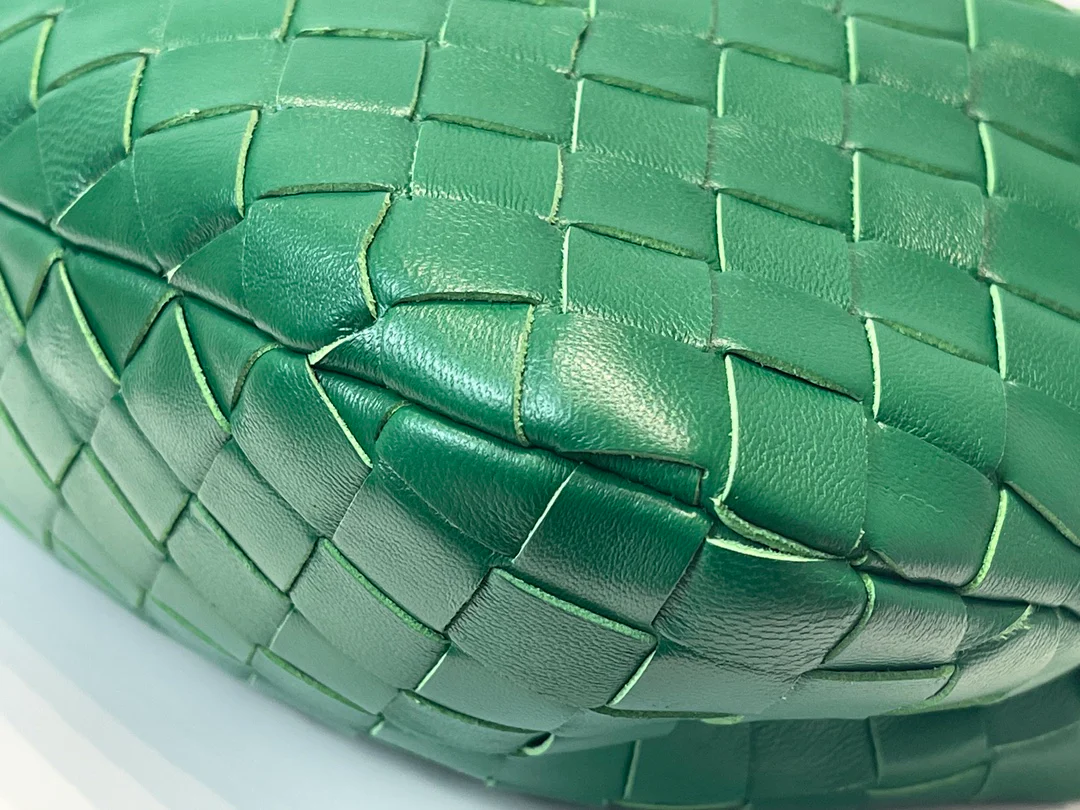 Сумка-круассан BV Mini Jodie, s27x9x23cm-1