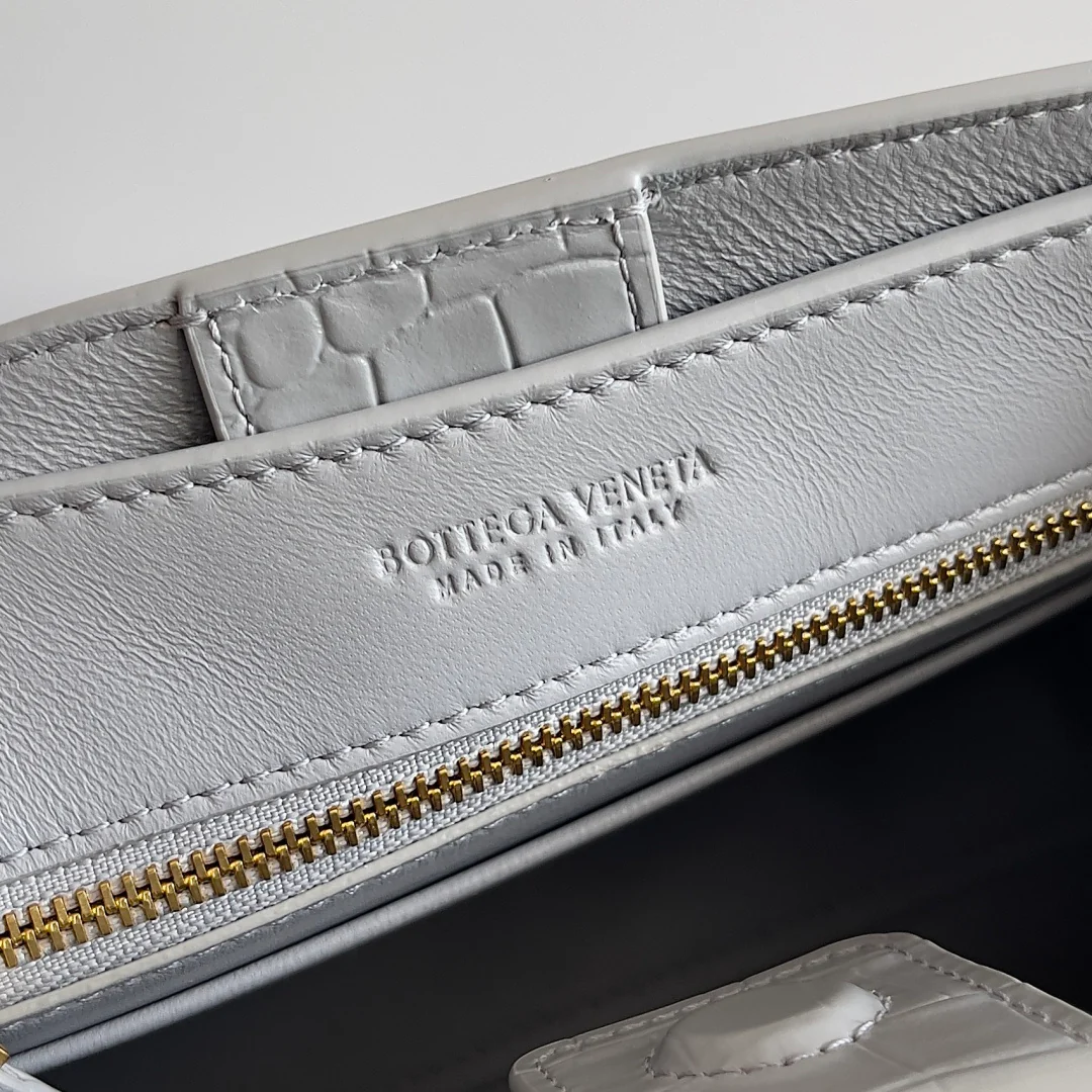 BV - Сумка Andiamo из кожи аллигатора - Серая