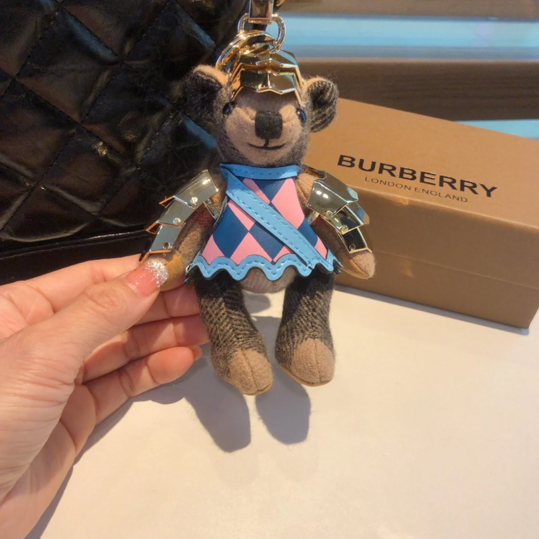 Burberry - Брелок в виде бронированного медведя