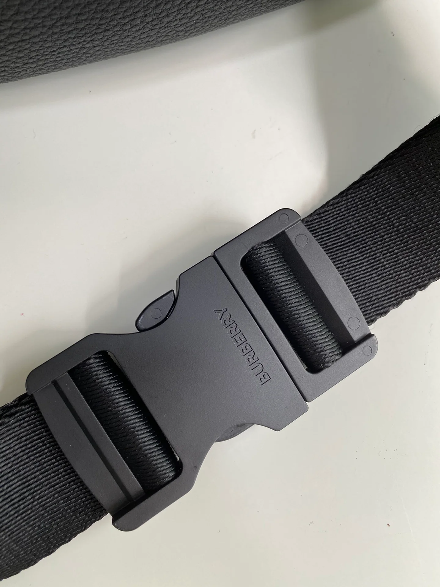 Кожаная поясная сумка Burberry Graffiti