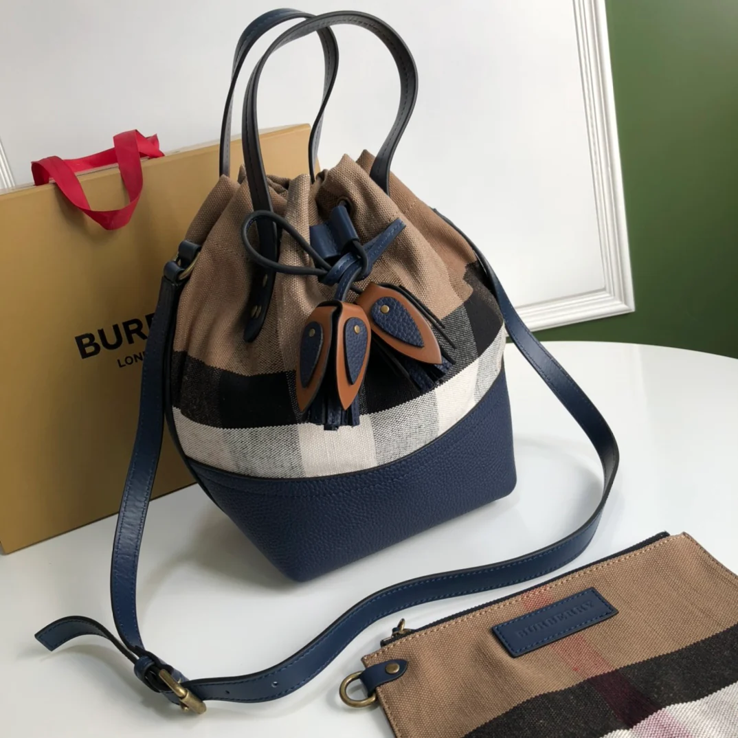 Сумка-ведро Burberry из канваса в клетку - черная